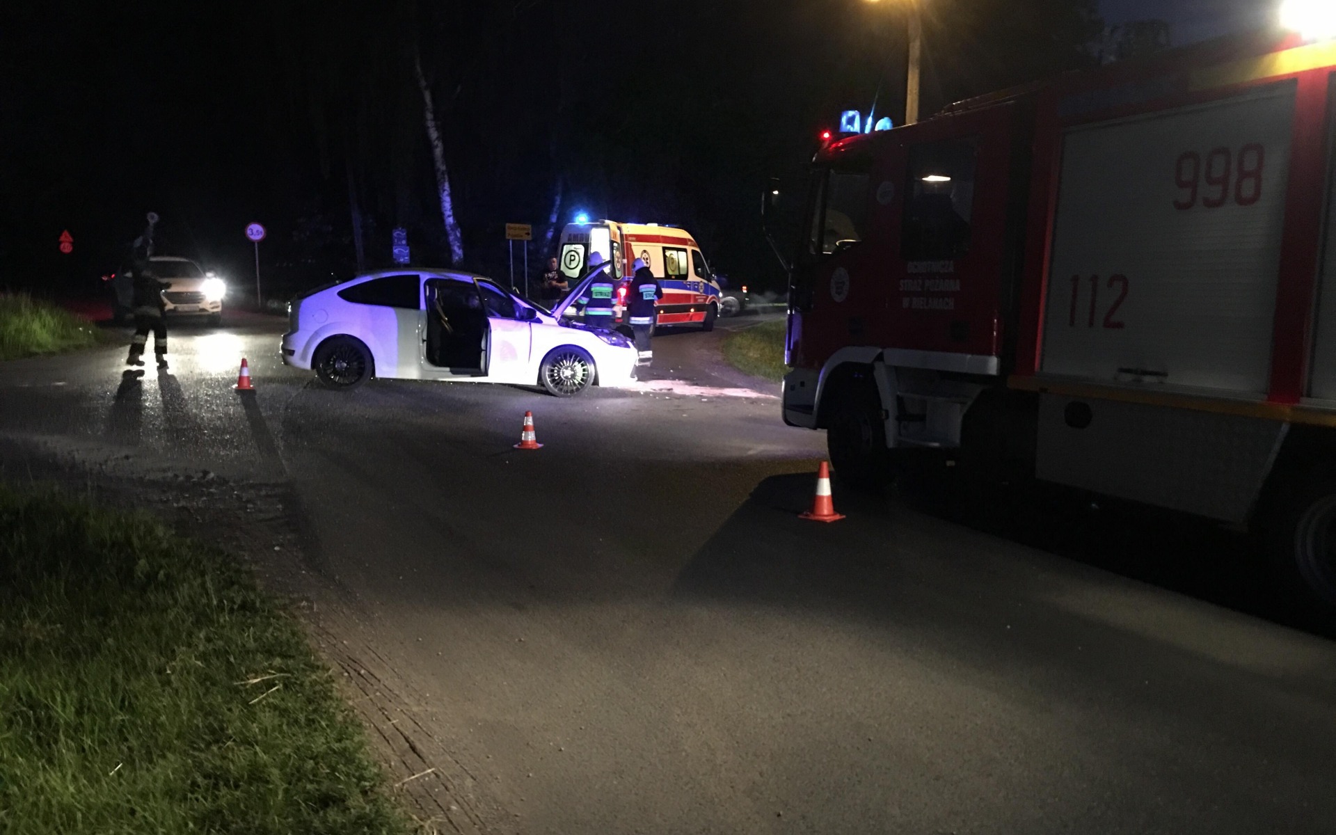 UWAGA ! Zderzeniu dwóch samochodów na granicy Osieka i Bielan. ZDJĘCIA!