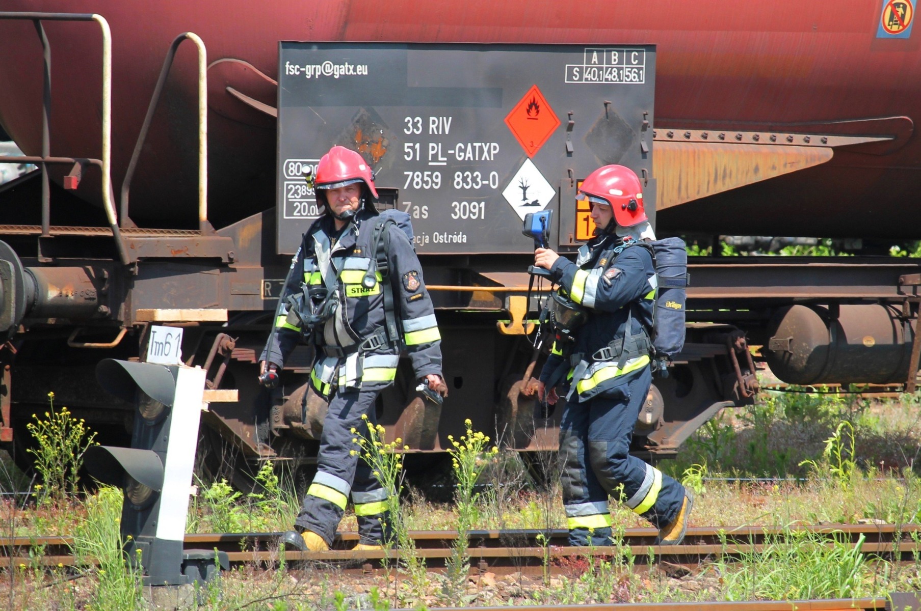 Pociąg z rozszczelnioną cysterną z łatwopalną substancją. ZDJĘCIA, FILM!