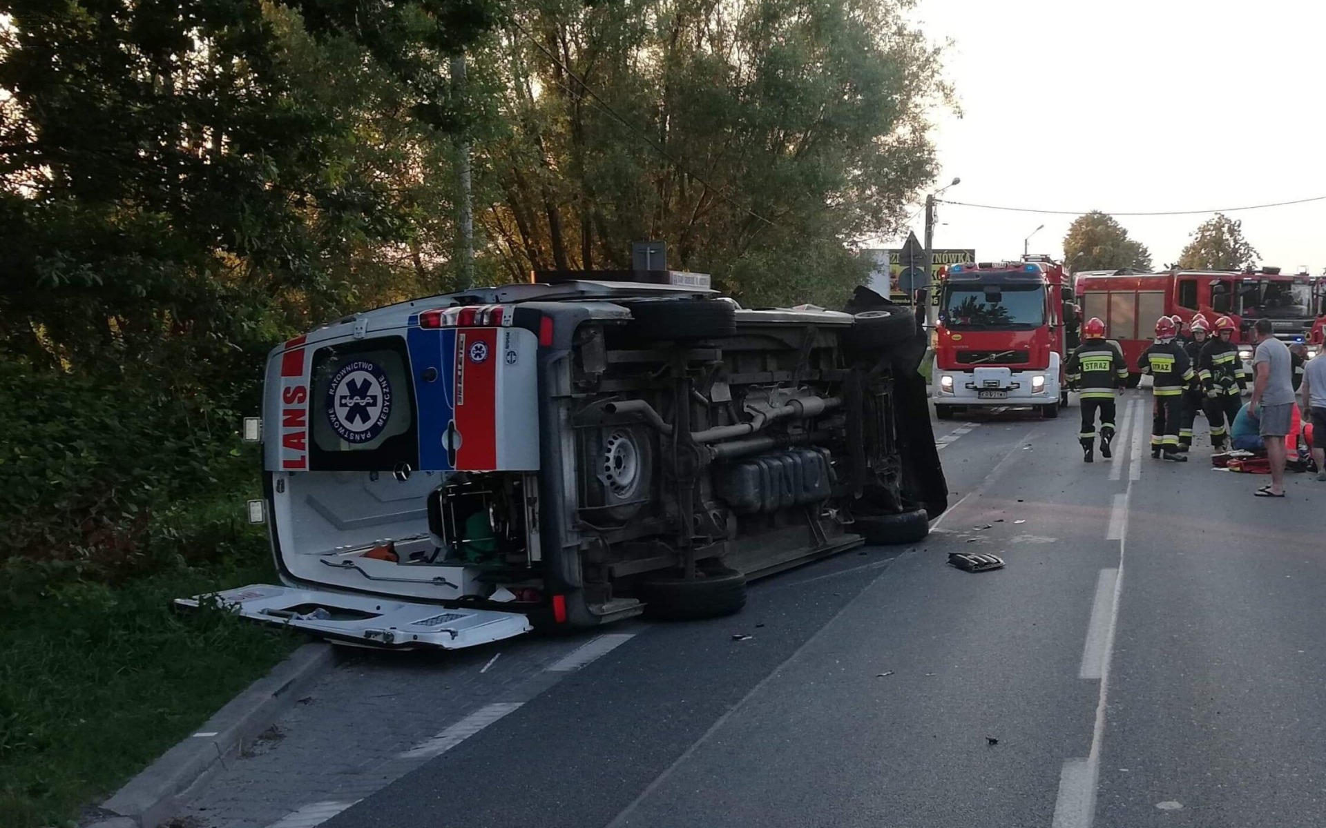 UWAGA! Wypadek z udziałem ZRM Oświęcimskiego Pogotowia Ratunkowego.ZDJECIA !