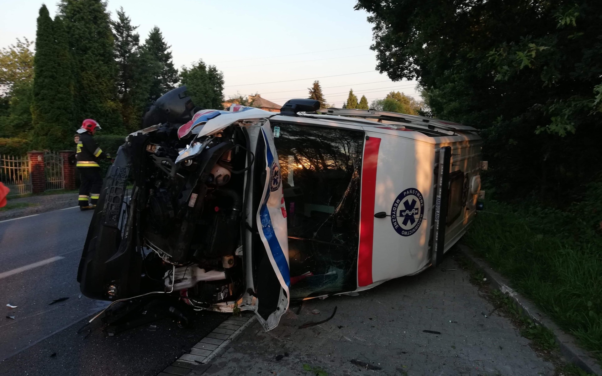 Aktualizacja: Załoga ZRM trafiła do szpitala po wypadku na DW948.ZDJECIA!