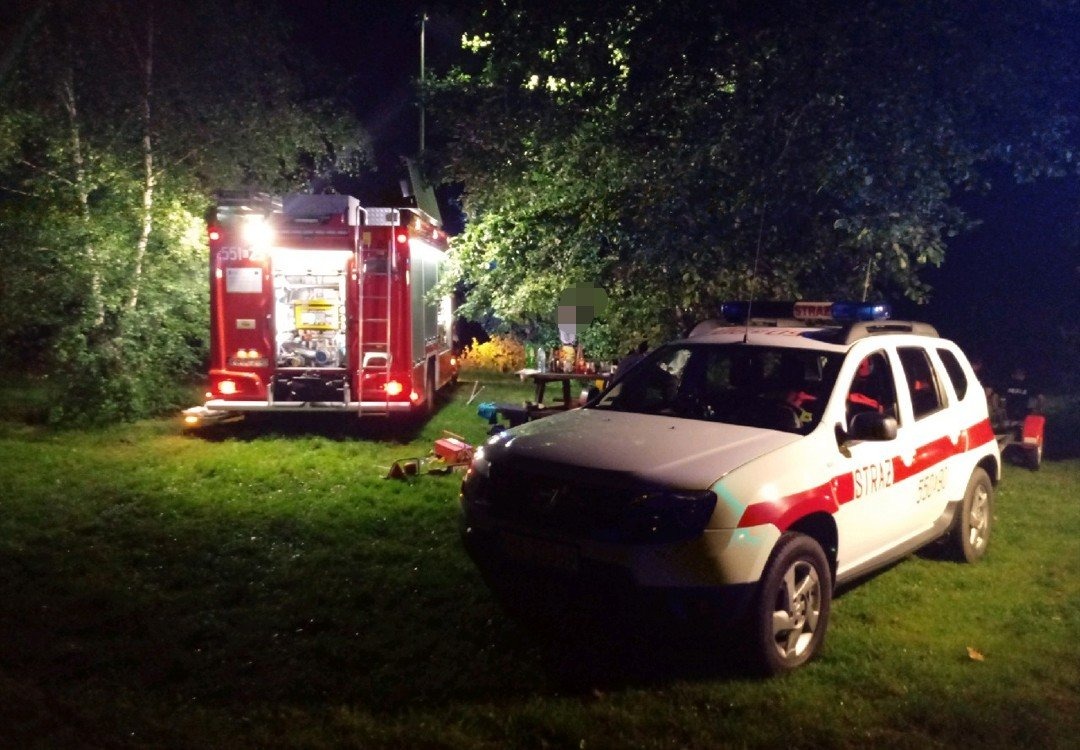 Tragedia w Graboszycach. 69-letni mężczyzna utopił się w stawie.