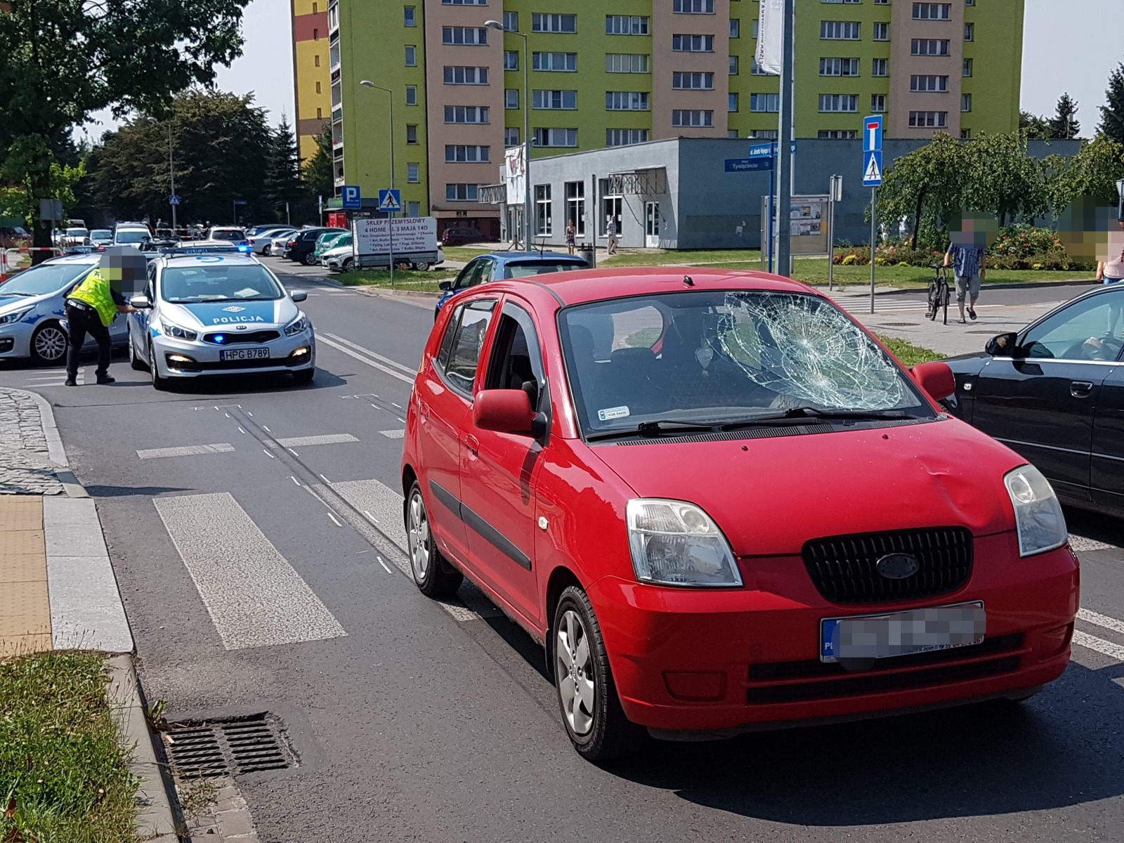Wypadek drogowy w Oświecimiu. 81-latek potrącony na przejściu dla pieszych. ZDJĘCIA!
