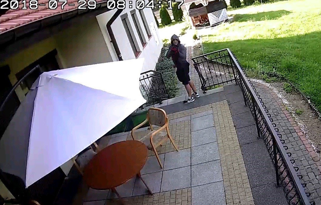 Próba włamania na plebanię. Czy ktoś rozpoznaje sprawcę ? FILM !