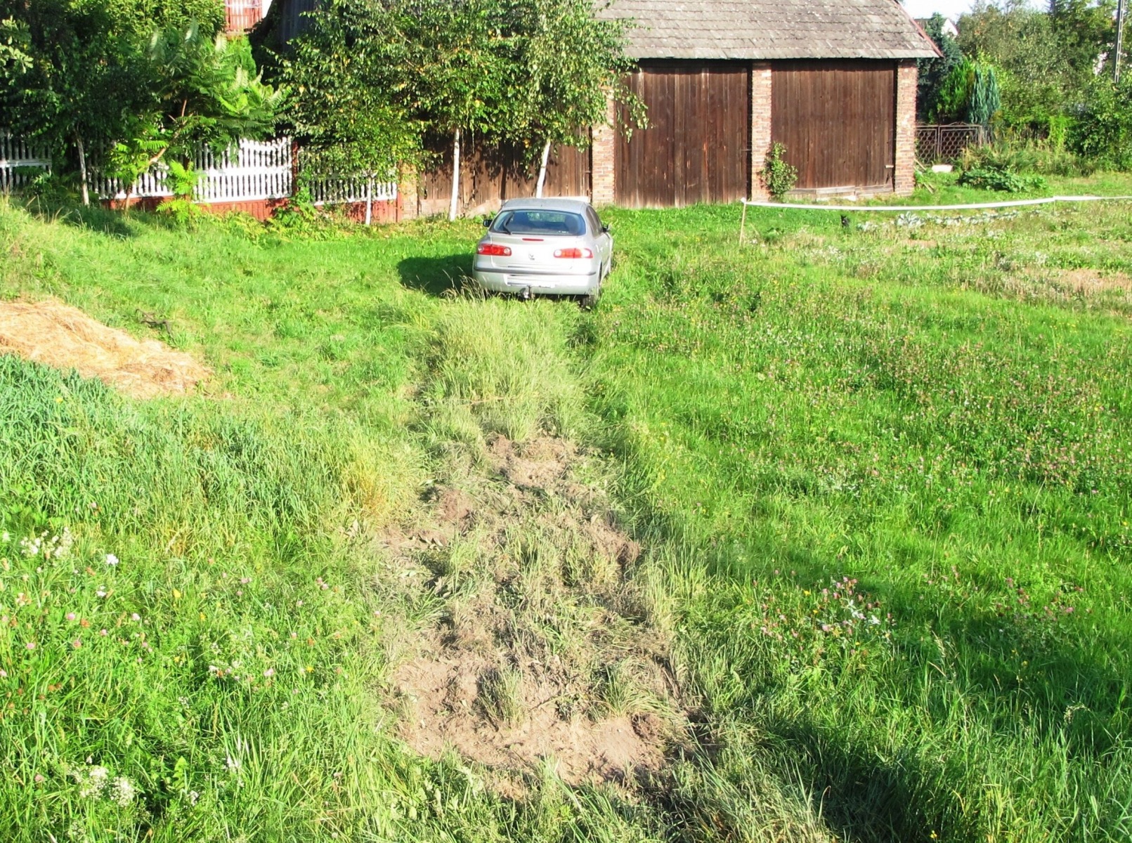 Kierowca z atakiem epilepsji, uderzył w dwa pojazdy.