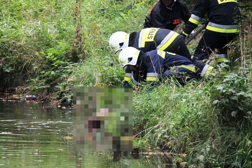Zwłoki mężczyzny odnalezione w rzece w Osieku. ZDJĘCIA!
