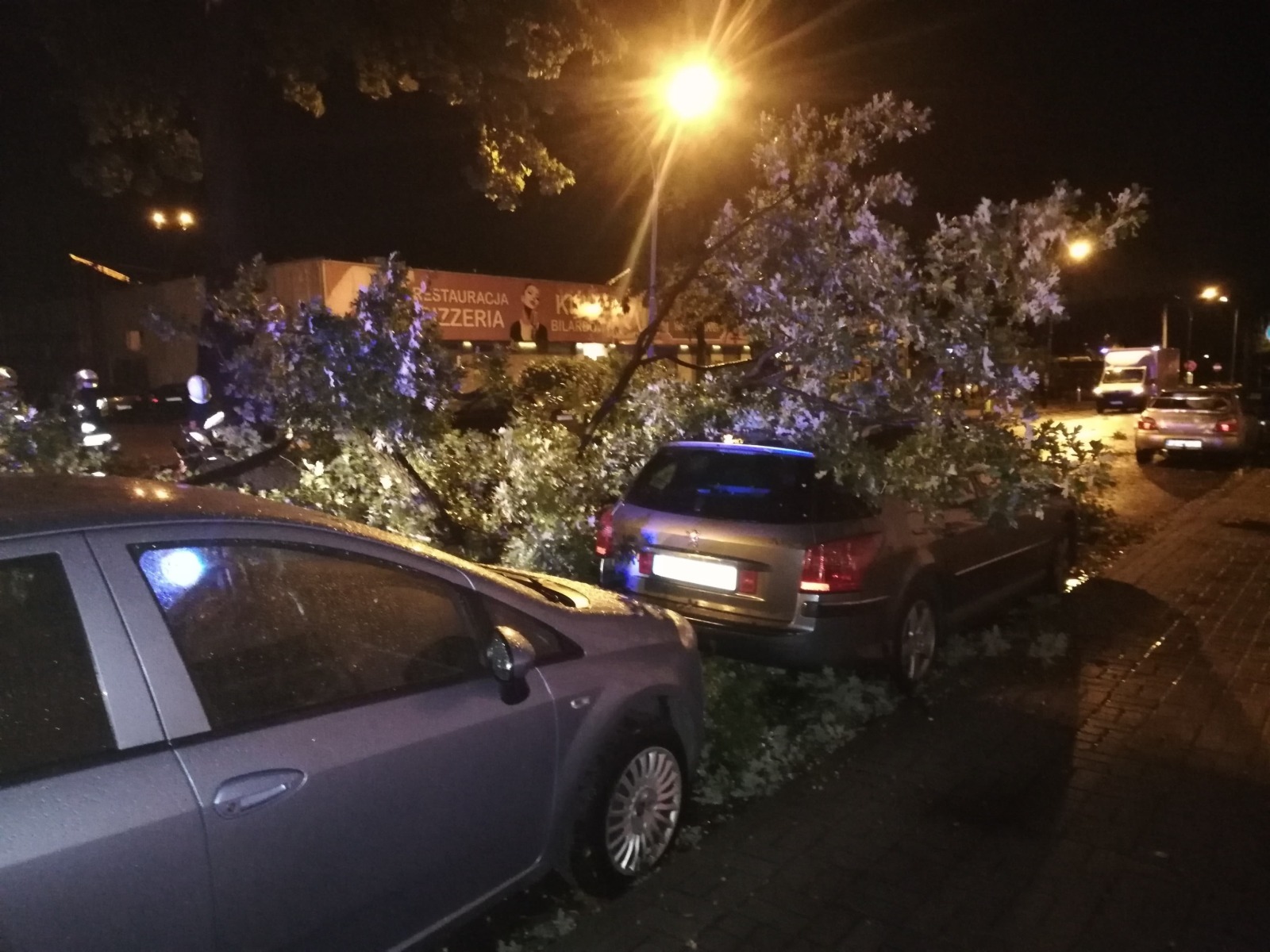 Pracowity poranek strażaków w naszym powiecie. ZDJĘCIA!