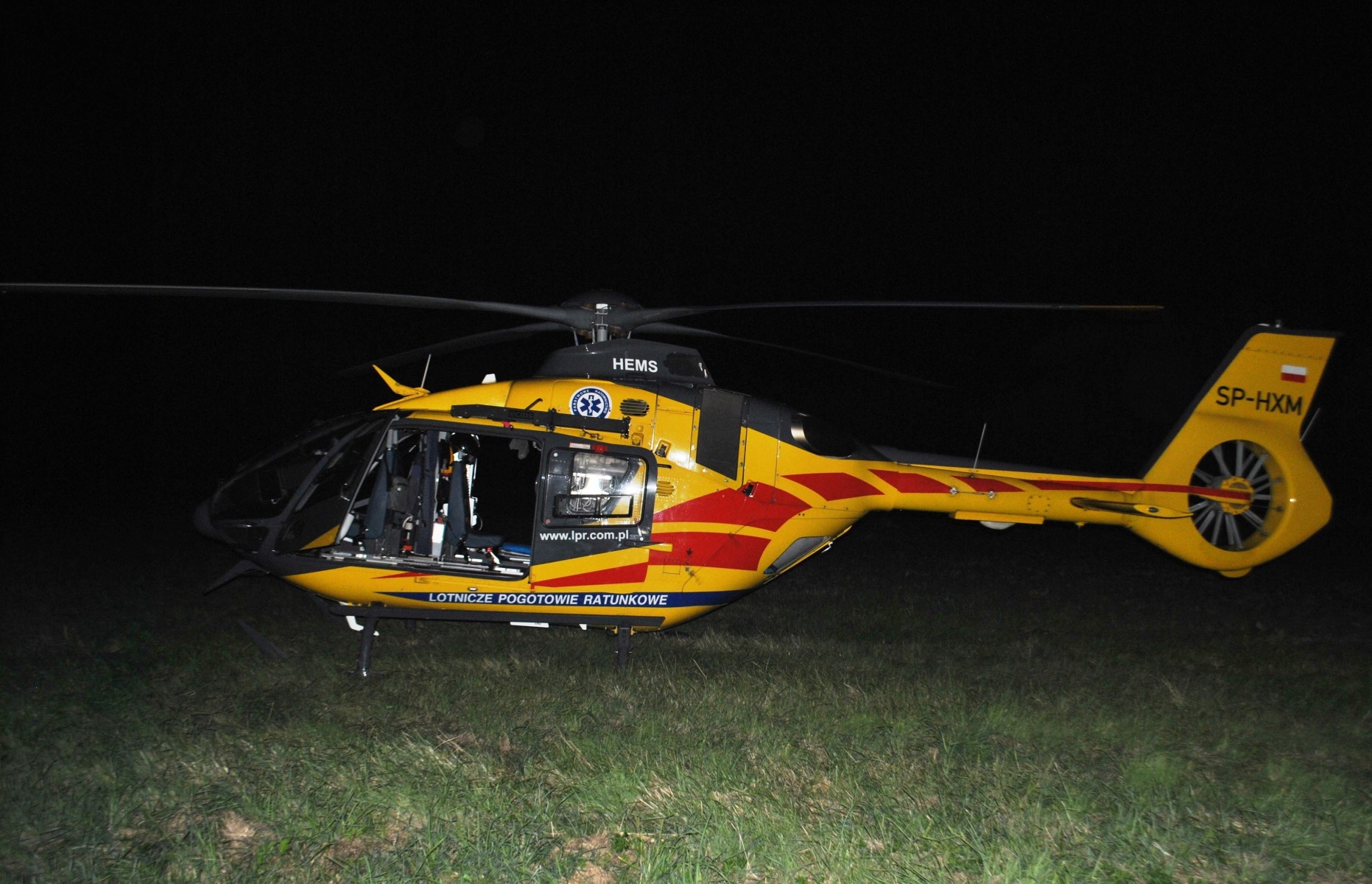 Nie żyje 30-latek. W Smolicach lądował śmigłowiec LPR Ratownik 6. ZDJĘCIA!