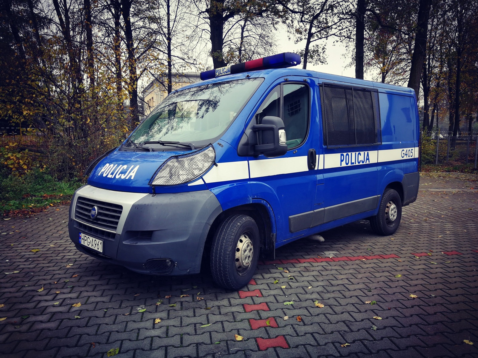 Zwłoki mężczyzny odnalezione w centrum Poręby Wielkiej. ZDJĘCIA!