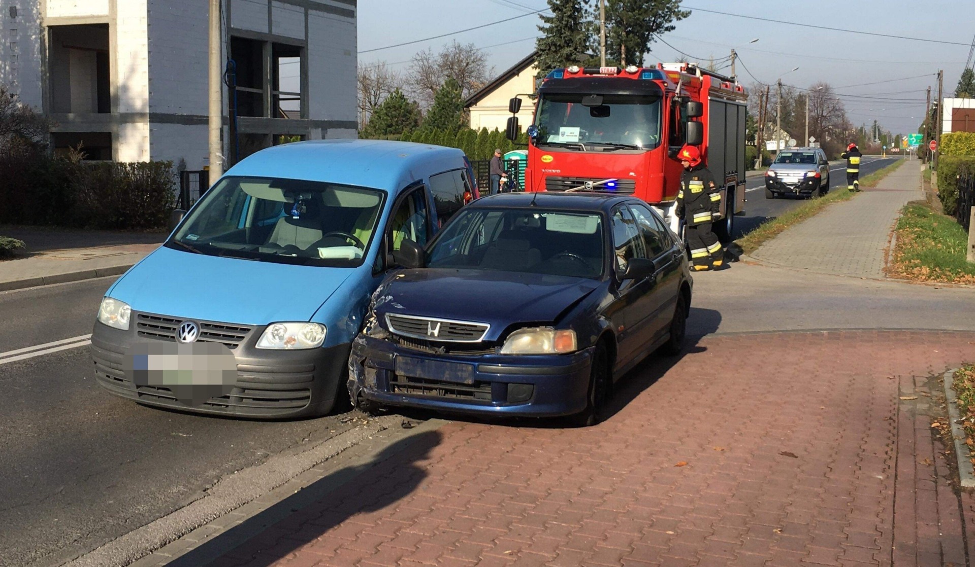 Zderzenie dwóch pojazdów. Jeden z kierowców nie posiada uprawnień do kierowania pojazdami. ZDJĘCIA!