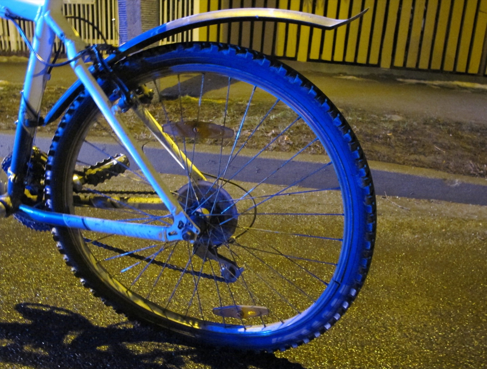 15-latek wjechał wprost pod nadjeżdżający samochód