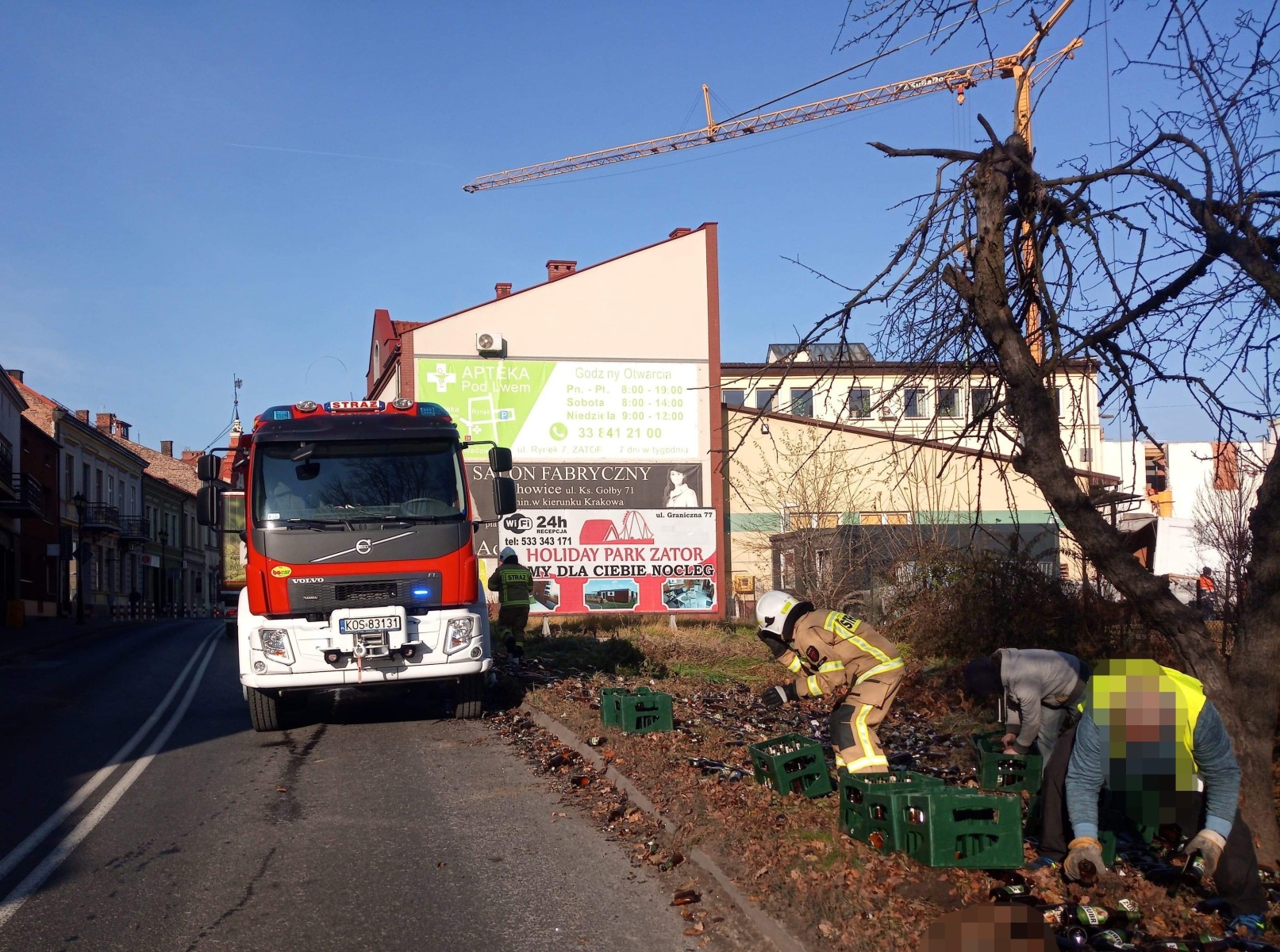 Z ,,ciężarówki” wypadło… piwo. ZDJĘCIA!