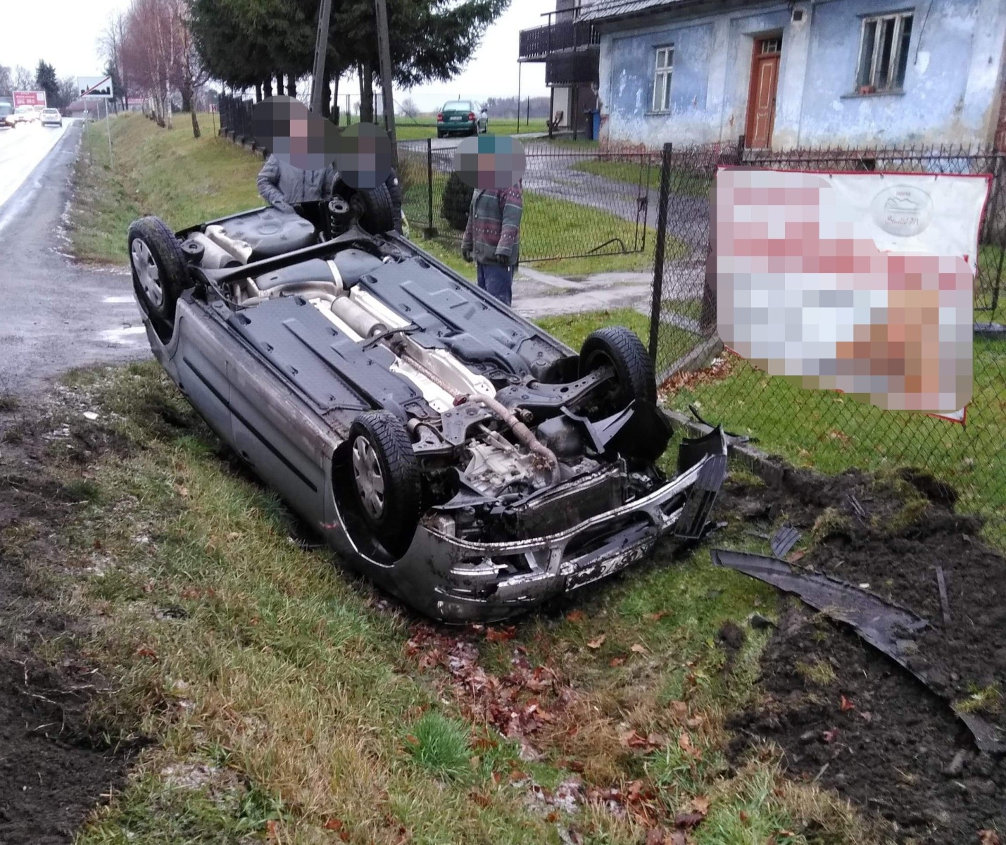 Niebezpieczny poranek na drogach naszego powiatu. ZDJĘCIA!