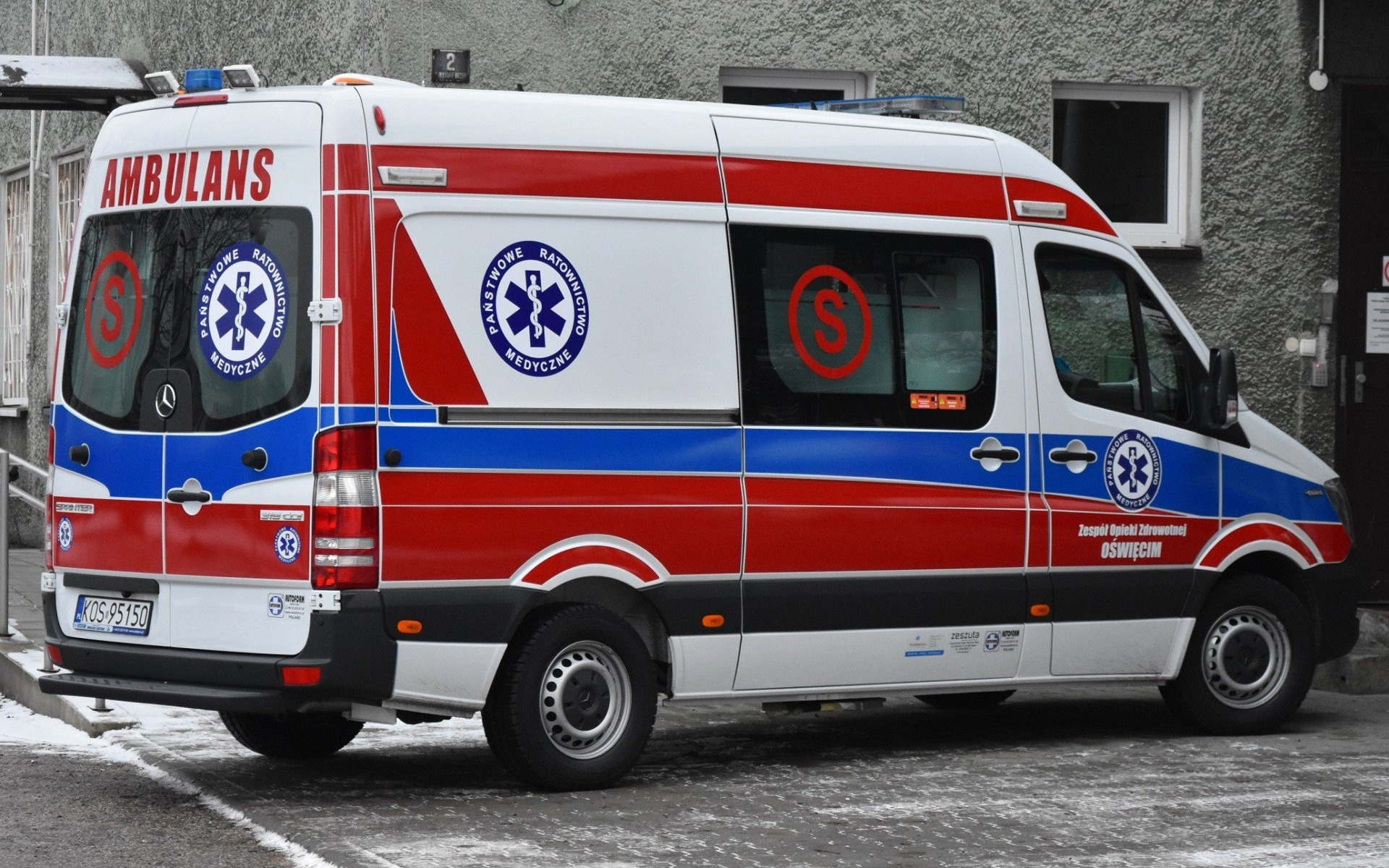 Nowa karetka już w Oświęcimiu. Czy nasz powiat pozostanie bez karetki z lekarzem ? ZDJĘCIA!