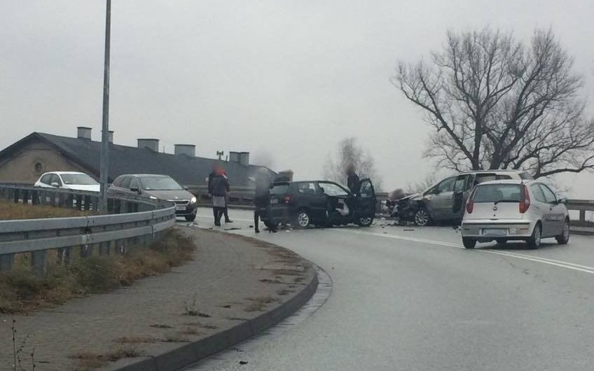 UWAGA! PO WYPADKU ZABLOKOWANA DK44 W OŚWIĘCIMIU !