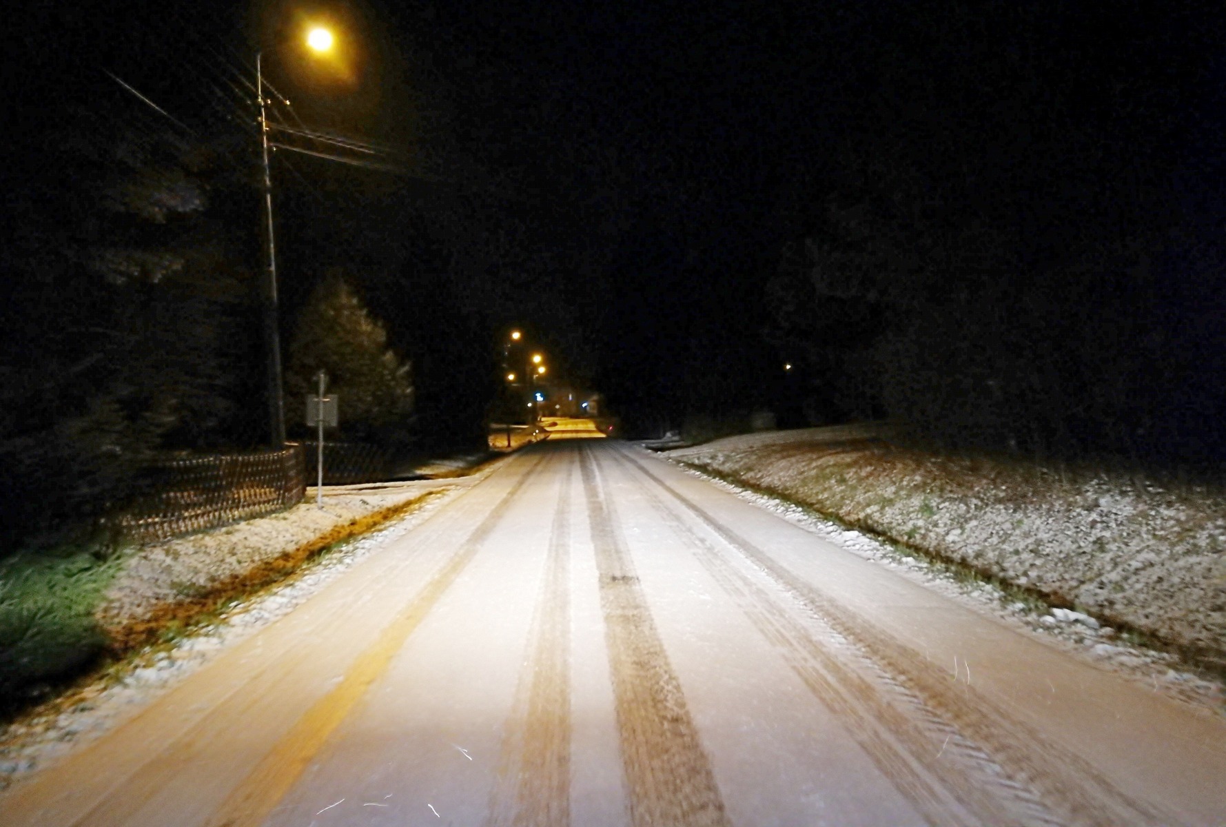 Uwaga na oblodzenie na drogach powiatu. IMGW wydało ostrzeżenie dla powiatu oświęcimskiego