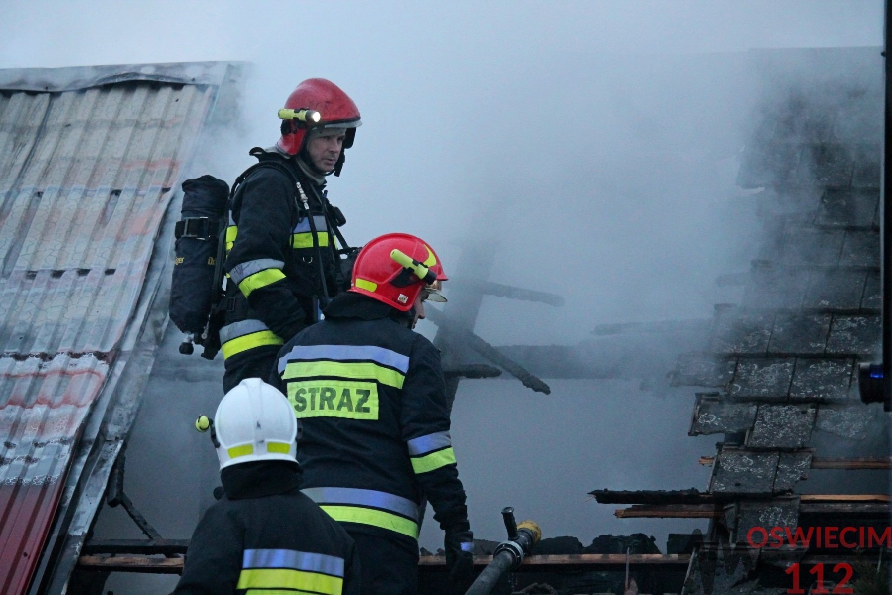 Pożar budynków mieszkalnych w bliźniaczej zabudowie. ZDJĘCIA, FILM!