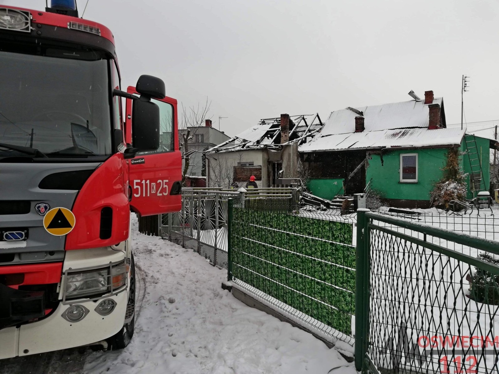 Strażacy zabezpieczali budynki, które paliły się w Babicach. ZDJĘCIA!