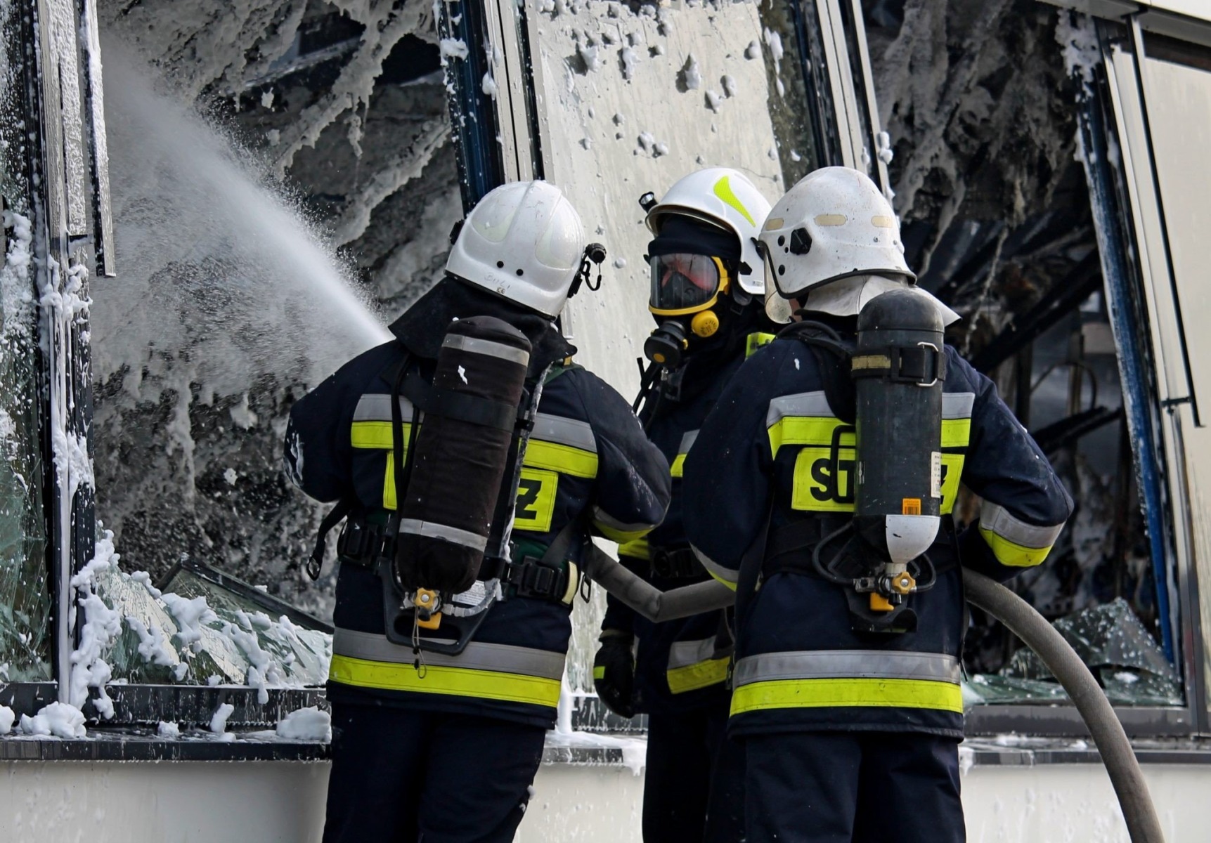 Pożar marketu w Wadowicach. W działania zaangażowano zastępy z powiatu oświęcimskiego. FILM, ZDJĘCIA!
