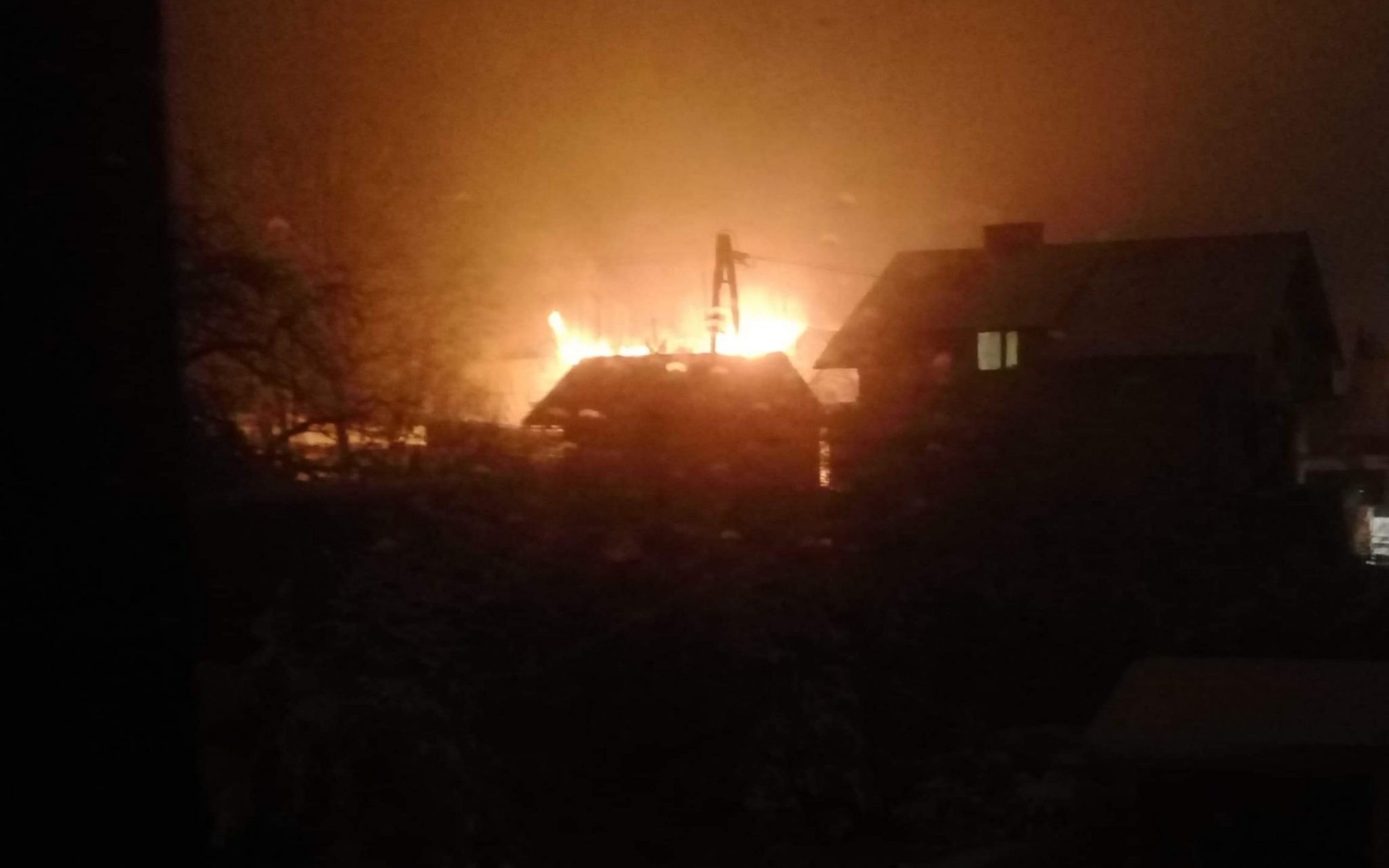 Pożar w Bulowicach. Płoną zabudowania gospodarcze. FOTO!