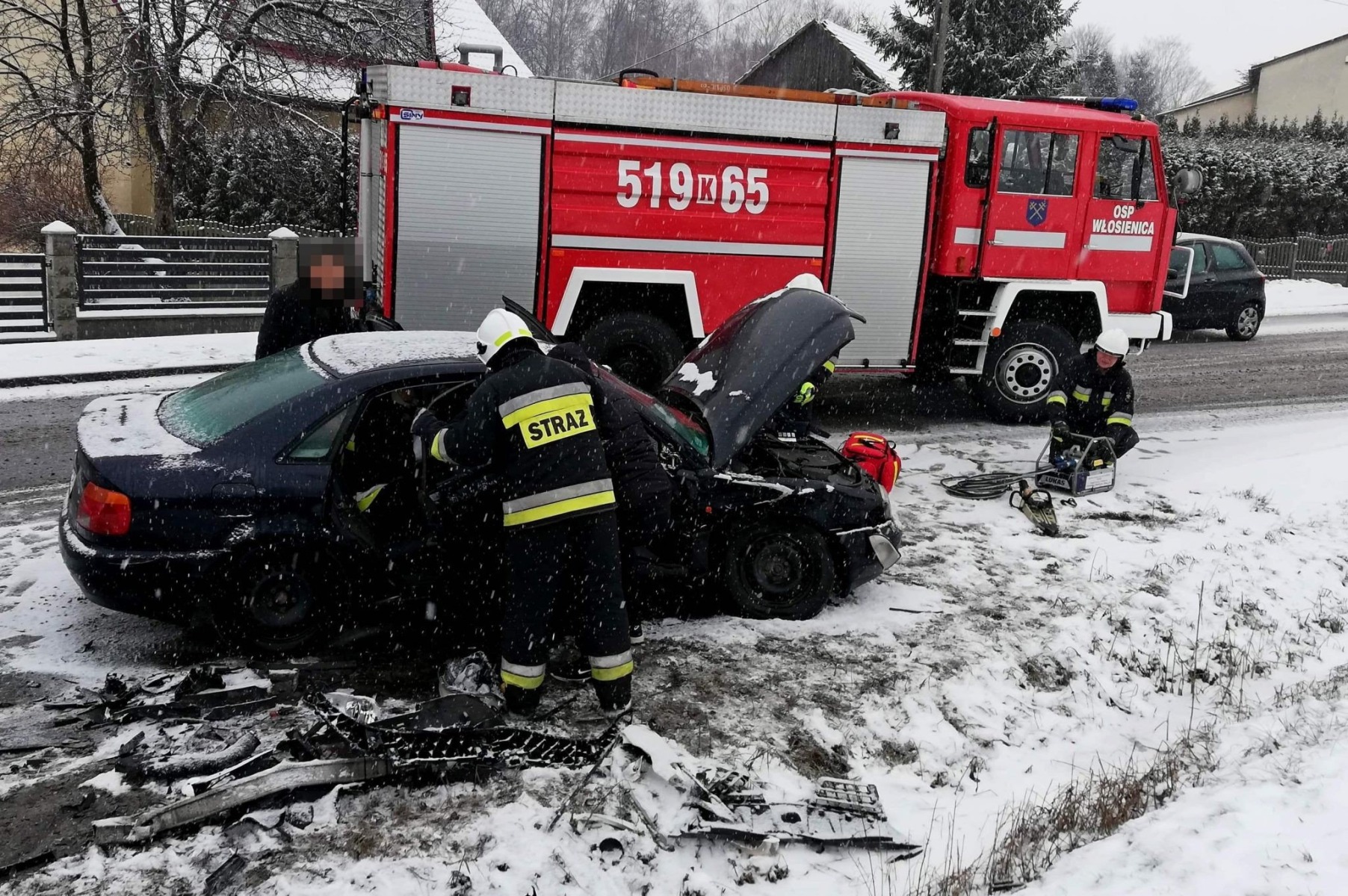 Wypadek na DK44 we Włosienicy. Strażacy użyli narzędzi hydraulicznych – ZDJĘCIA!