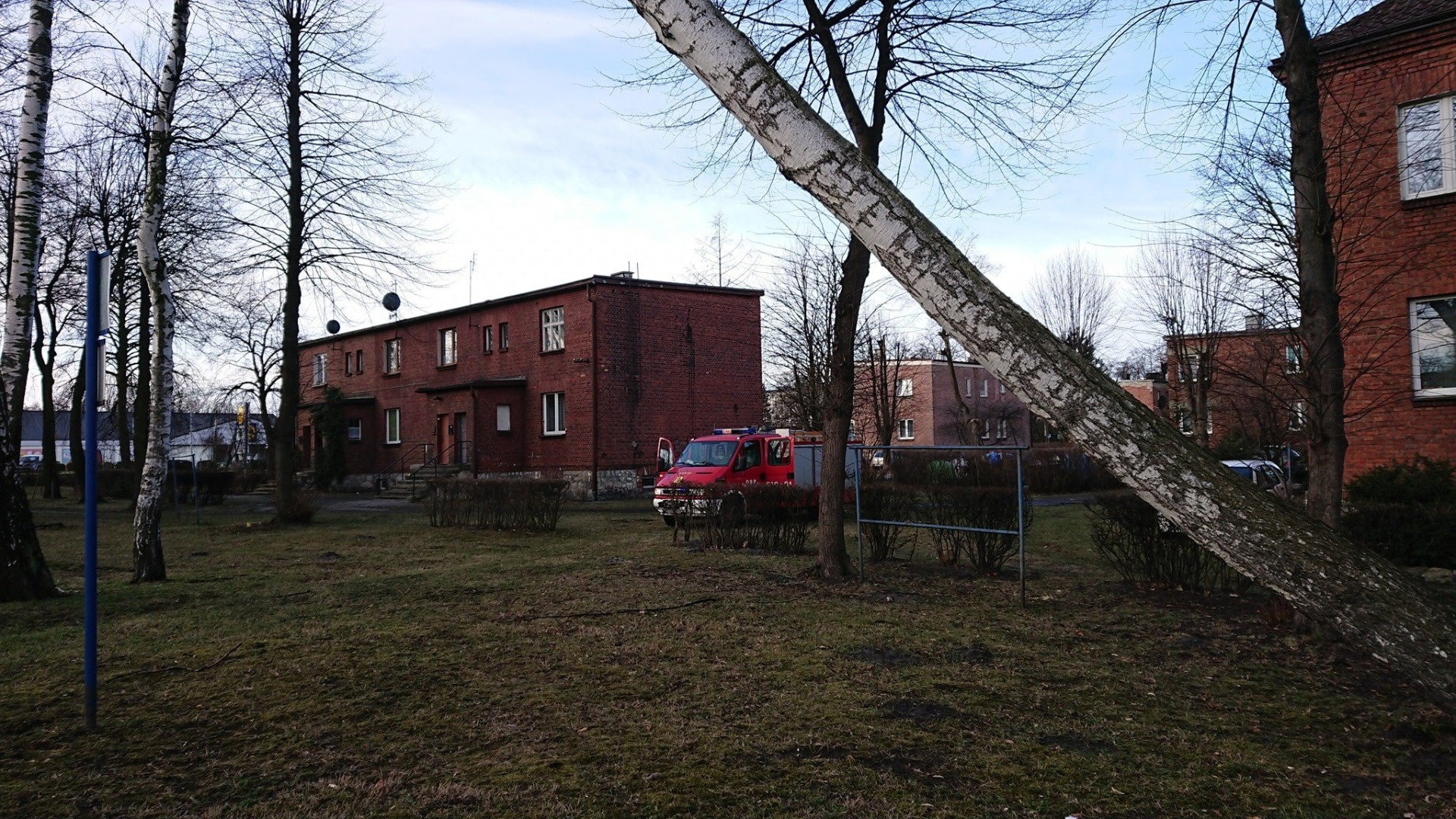 Niebezpieczna wichura przeszła nad powiatem. W nocy spodziewamy się kolejnego uderzenia wiatru – ZDJĘCIA!