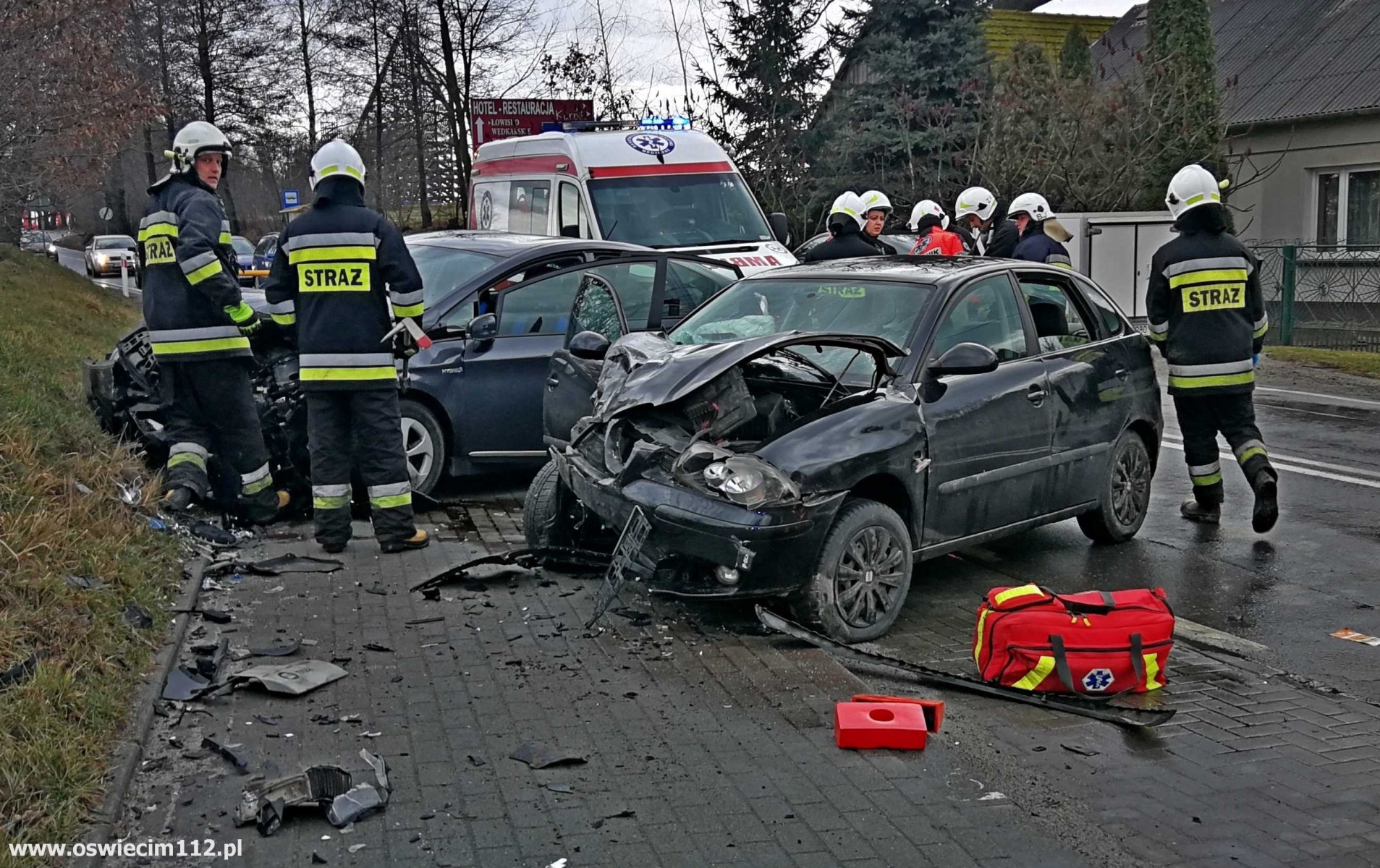 Wypadek drogowy w Przeciszowie. Dwie osoby trafiły do Szpitala – ZDJĘCIA, FILM!