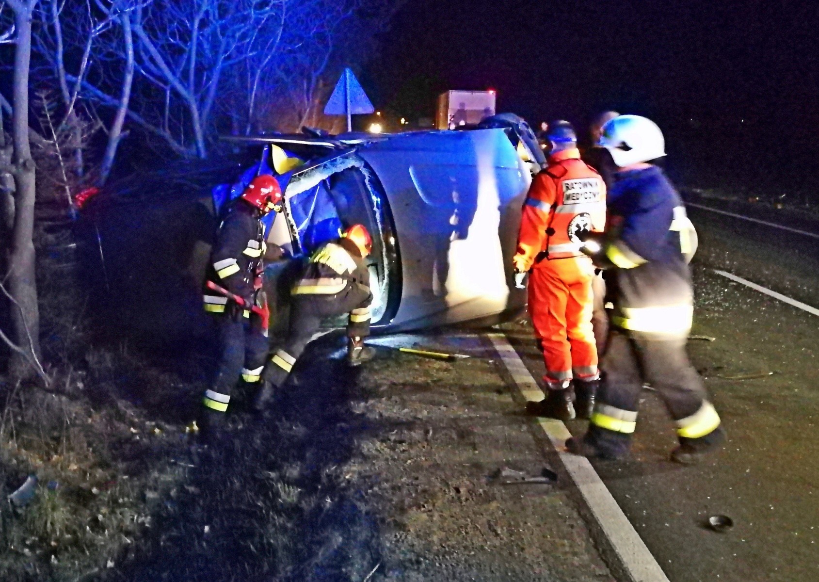 Wypadek drogowy w Trzebieńczycach. Jedna osoba była uwięziona – FILM, ZDJĘCIA!