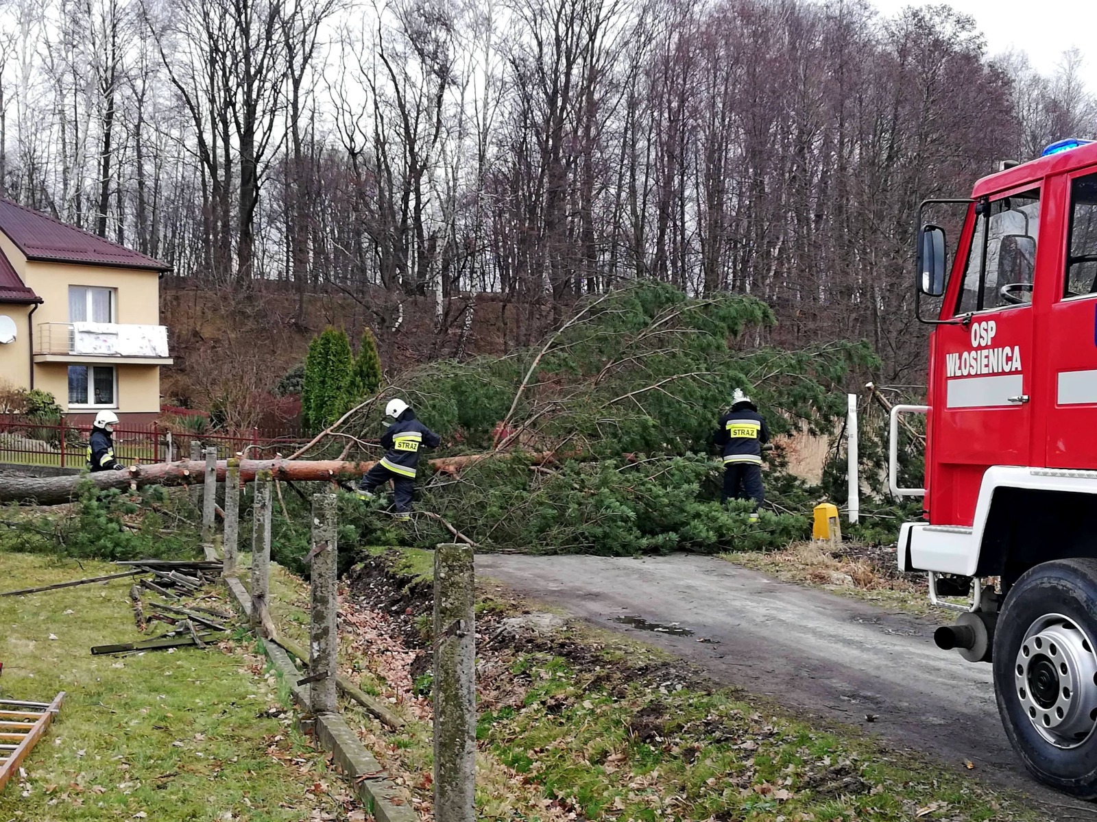 Wiatr znów dał o sobie znać. Najwięcej interwencji w gminie Oświęcim – ZDJĘCIA!