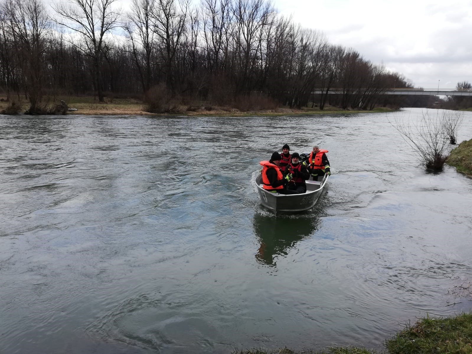 Policjanci i strażacy nadal poszukują Marcina Zasadni, 41 – letniego mieszkańca Oświęcimia.