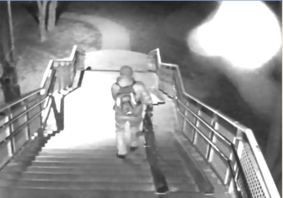 Poszukiwania Marcina Zasadni. Policjanci proszą o kontakt rowerzystę oraz kobietę, która znalazła telefon zaginionego.