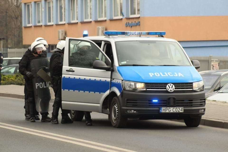 Policyjne zabezpieczenie meczu Unia Oświecim vs Beskid Andrychów – ZDJĘCIA!