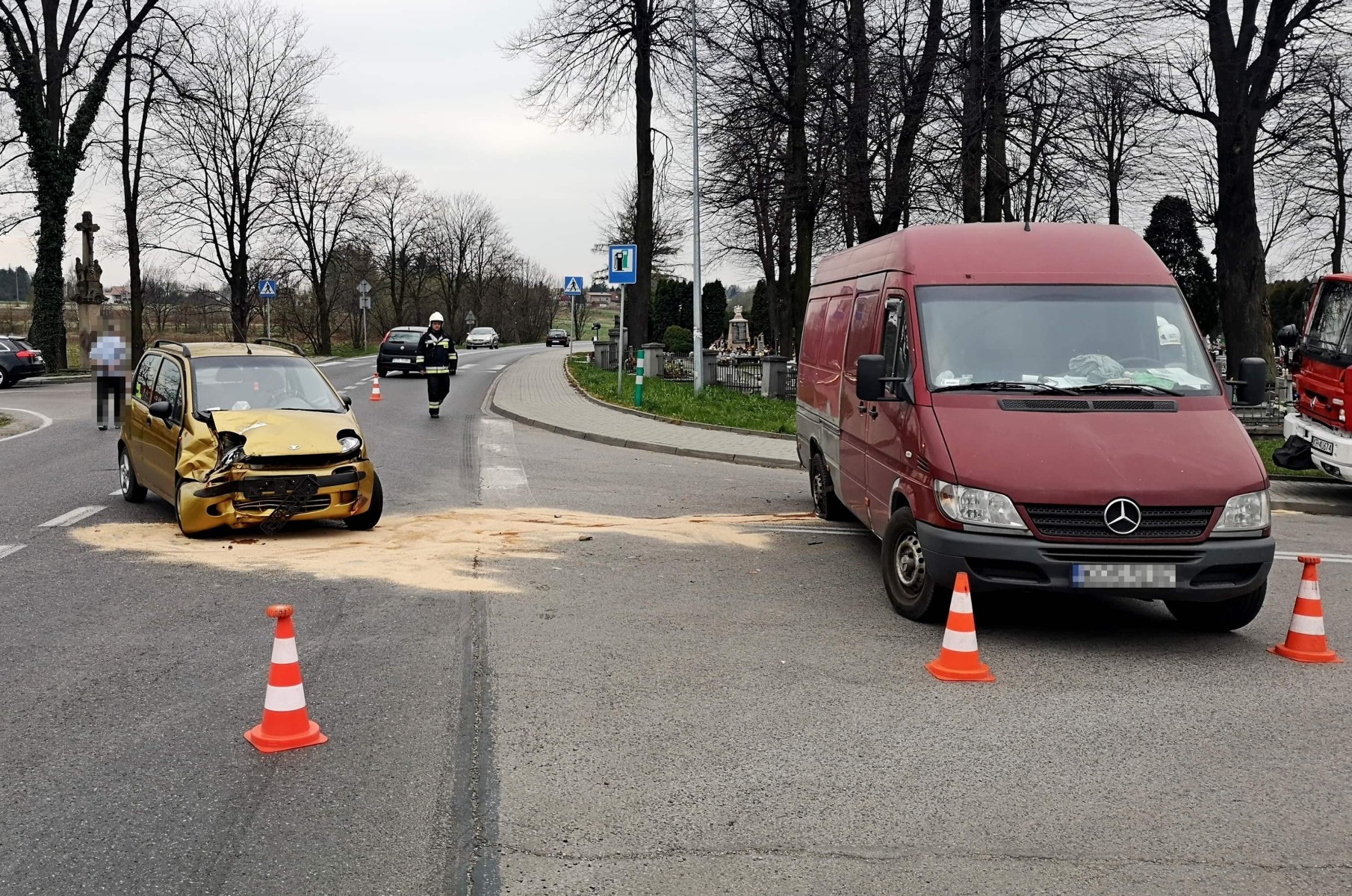 Wypadek w Brzeszczach. Trzy osoby w tym dwoje dzieci zostały poszkodowane – ZDJĘCIA!