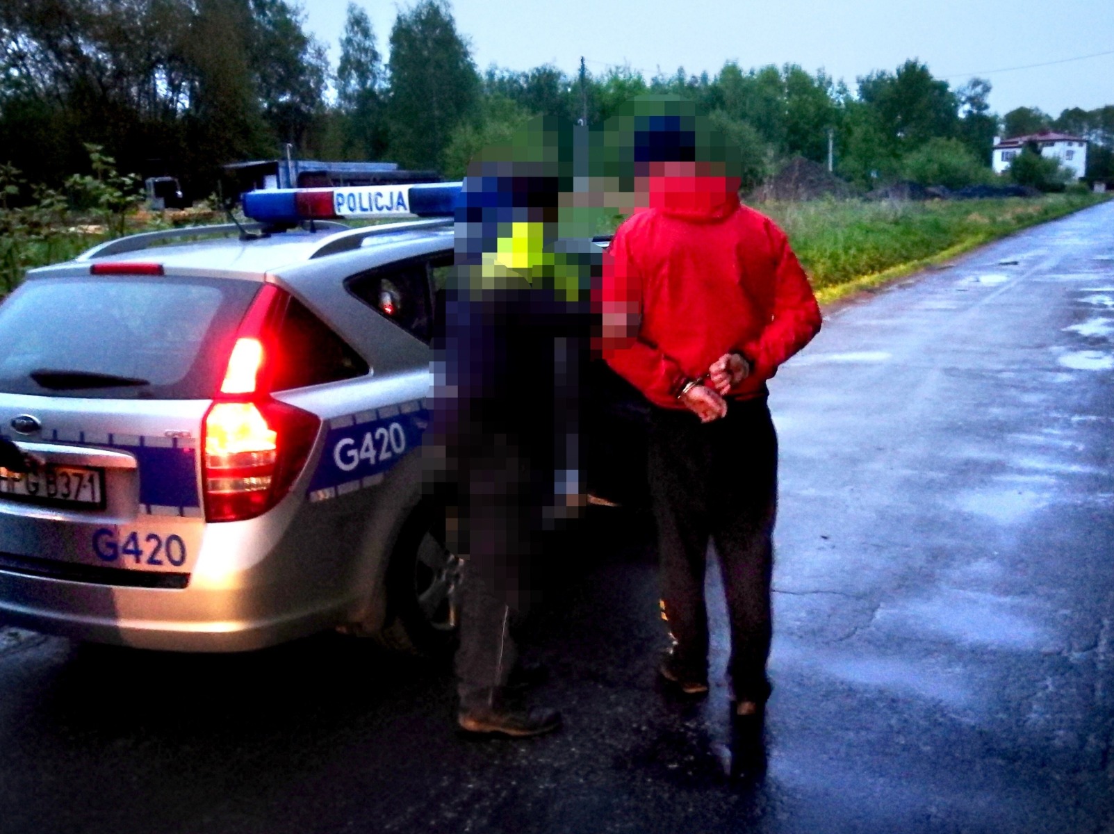 Zatrzymanie obywatelskie w Oświęcimiu. Kierowca oddalił się pieszo pozostawiając pasażera – ZDJĘCIA!