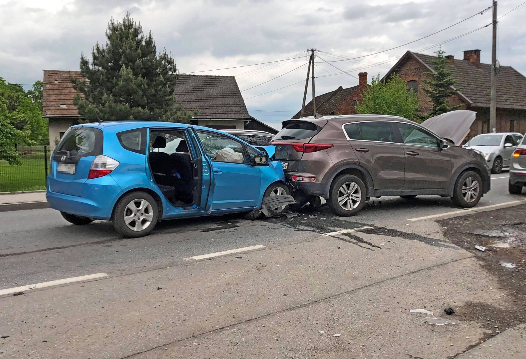 UWAGA! Utrudnienia na DW948 w Grojcu. Zdarzenie drogowe – ZDJĘCIA!