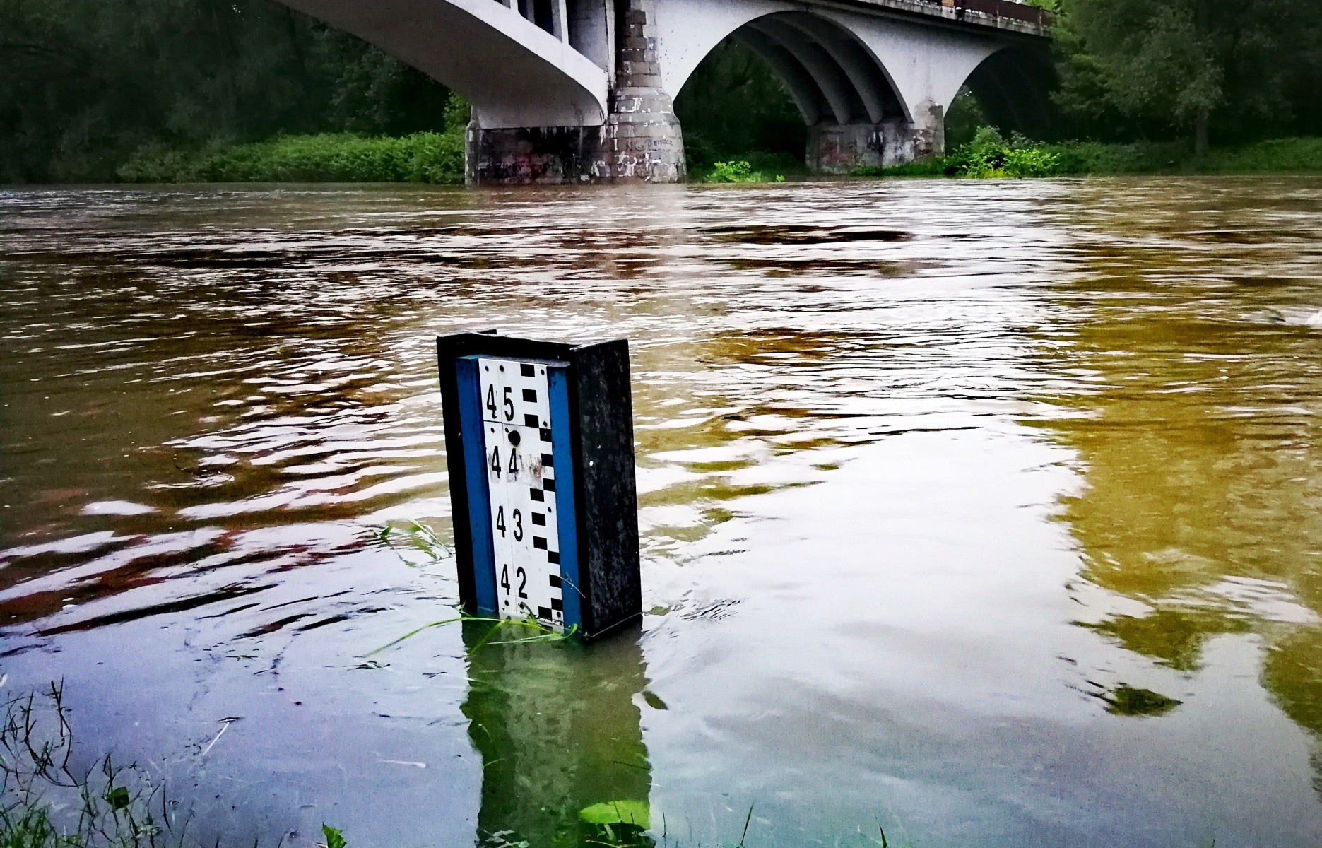 Stan ostrzegawczy na Sole i Wiśle. Strażacy z JRG Oświęcim ruszyli na pomoc do Dąbrowy Tarnowskiej – ZDJĘCIA!