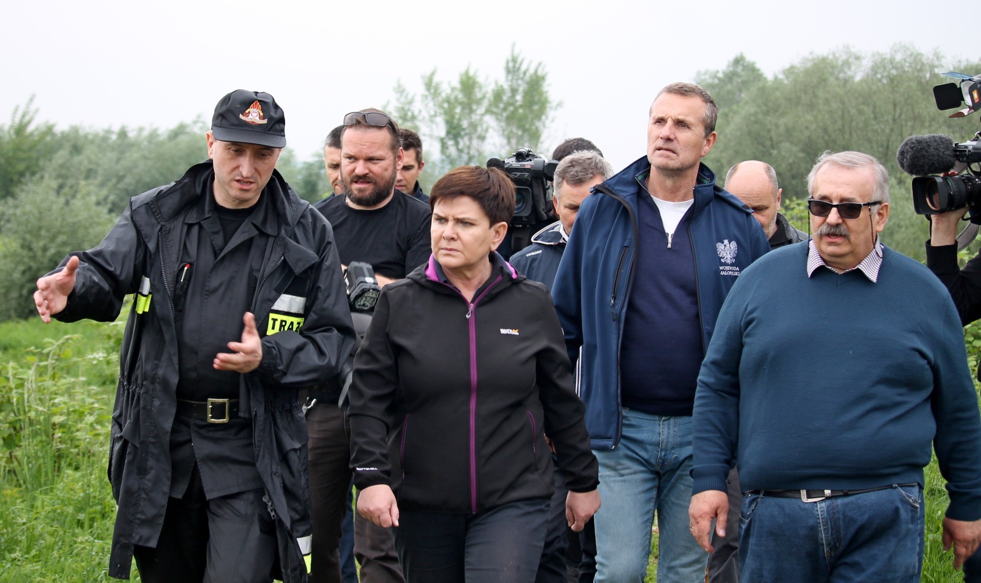 Wicepremier Beata Szydło oraz Minister Infrastruktury odwiedzili tereny na których pracują strażacy – ZDJĘCIA!