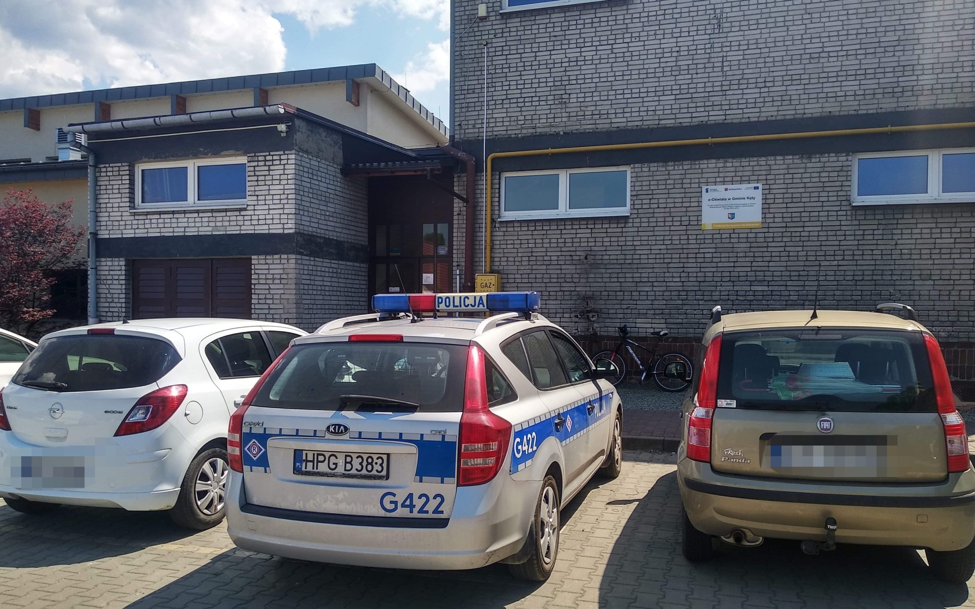 Uczeń wypadł z okna w Szkole w Bulowicach – ZDJĘCIA!