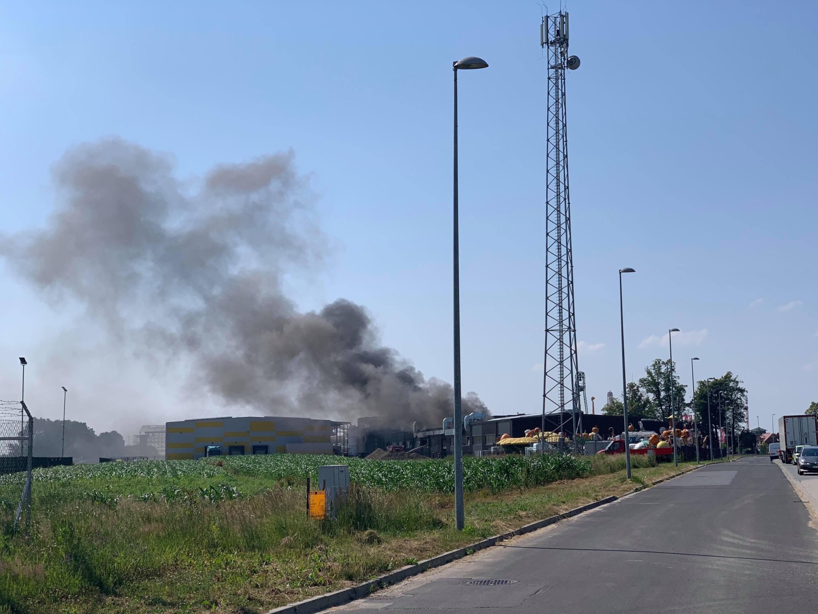 Pożar hali w Zatorze! ZDJĘCIA!