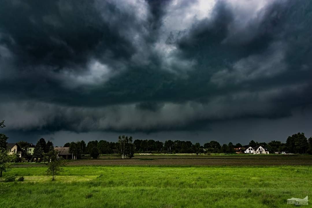 UWAGA ! Ostrzeżenie przed silnymi burzami