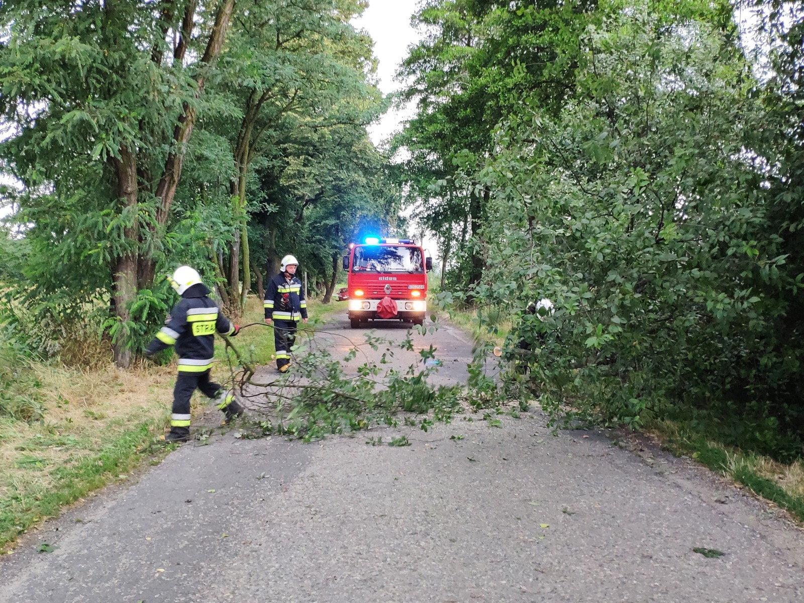 Służby interweniowały po burzy, która przeszła nad regionem – ZDJĘCIA!