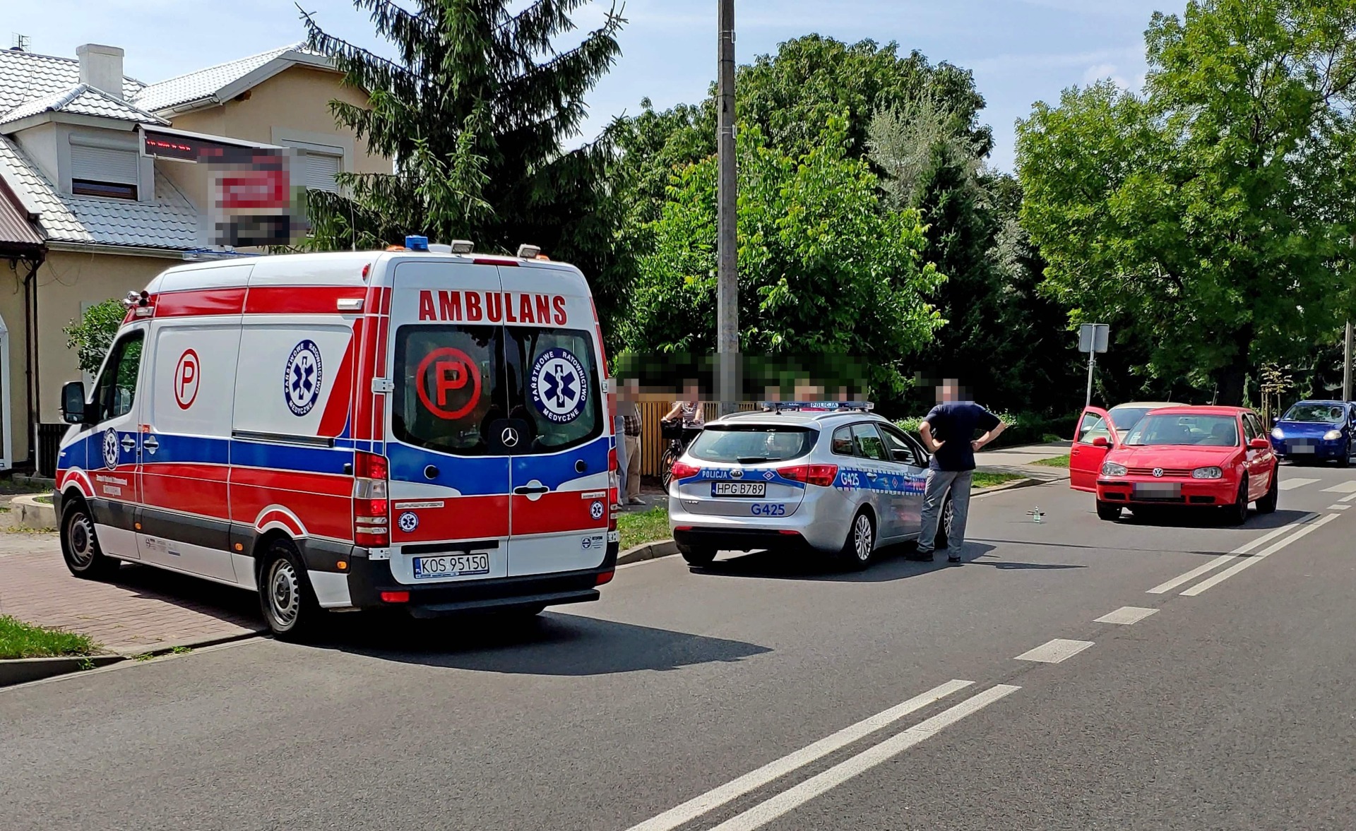 Potrącenie rowerzystki w rejonie przejścia dla pieszych – ZDJĘCIA