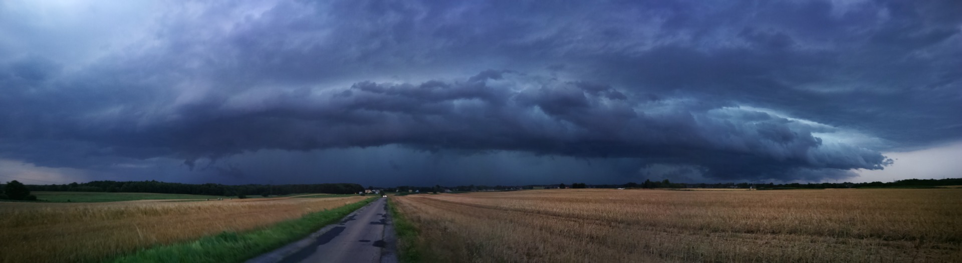 UWAGA ! Ostrzeżenie przed bardzo silnymi burzami dla naszego regionu