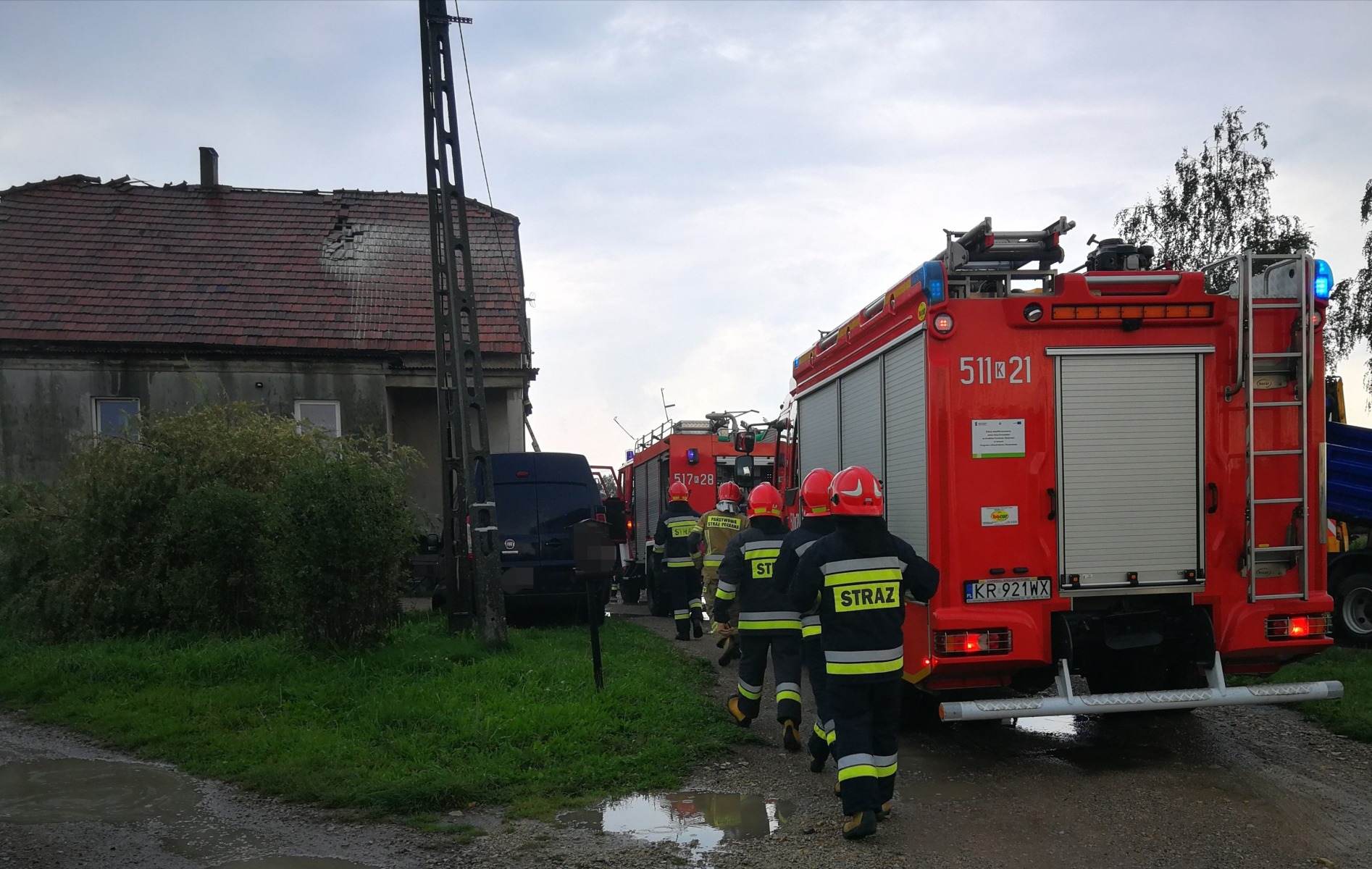 Piorun uderzył w budynek mieszkalny i doprowadził do pożaru – ZDJĘCIA!