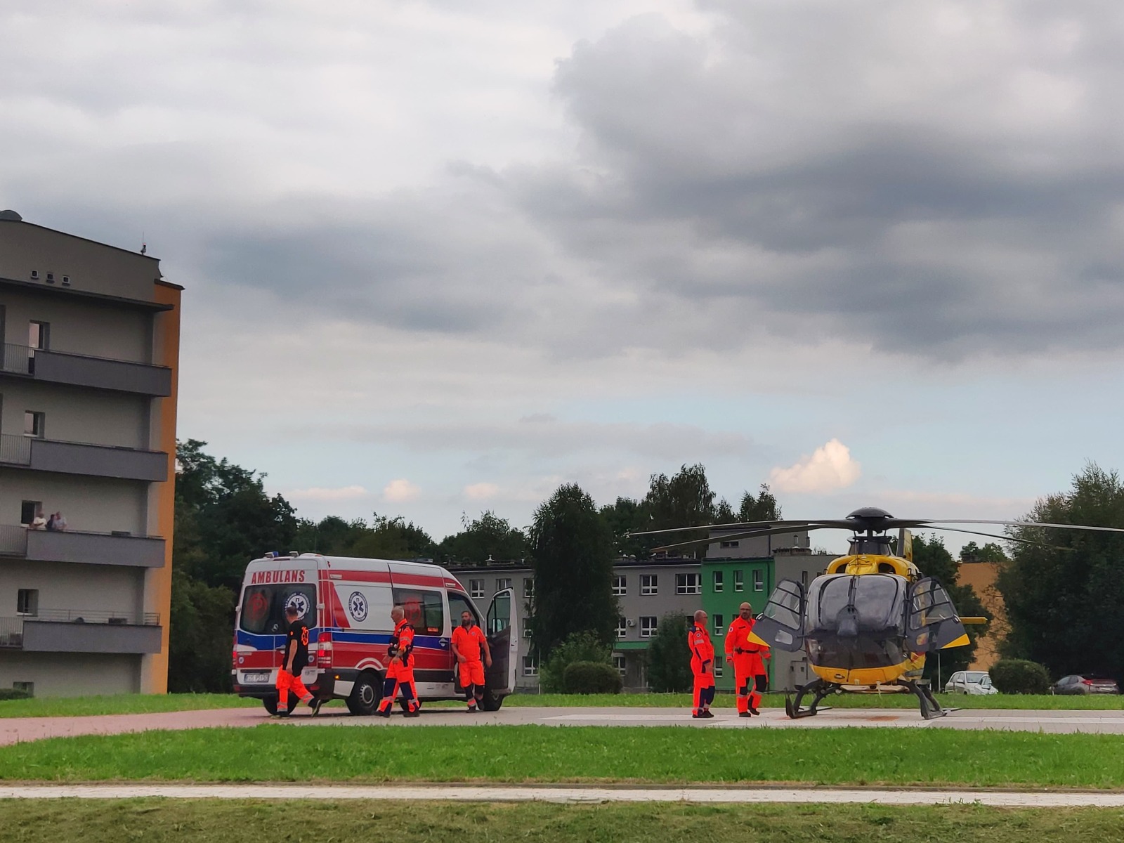 Ranny z wczorajszego wypadku po NZK. W akcji śmigłowiec LPR – ZDJĘCIA, FILM!