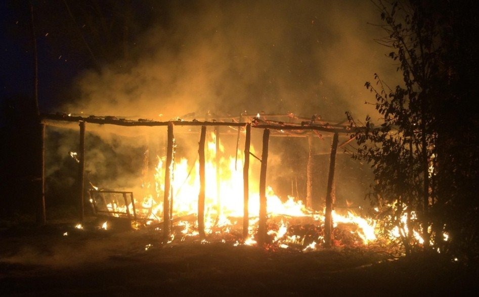 Pożar drewnianej wiaty w Zasolu – ZDJĘCIA!