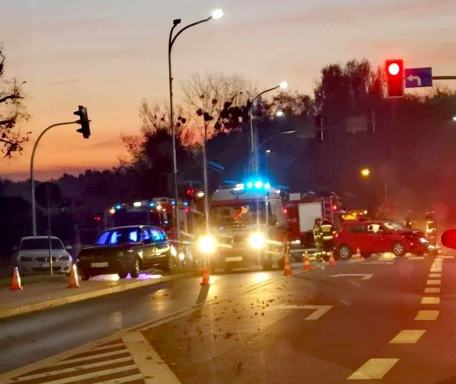 Trzy osoby poszkodowane w porannym zdarzeniu w Oświęcimiu – ZDJĘCIA!