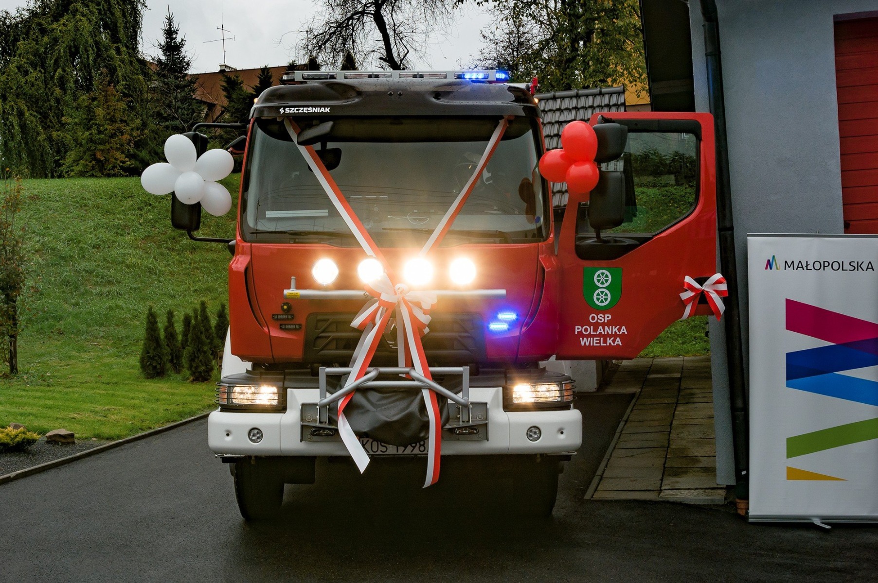 Najnowsze samochody pożarnicze oficjalnie przekazane. Wkrótce kilka OSP wzbogaci się o kolejne – ZDJĘCIA!