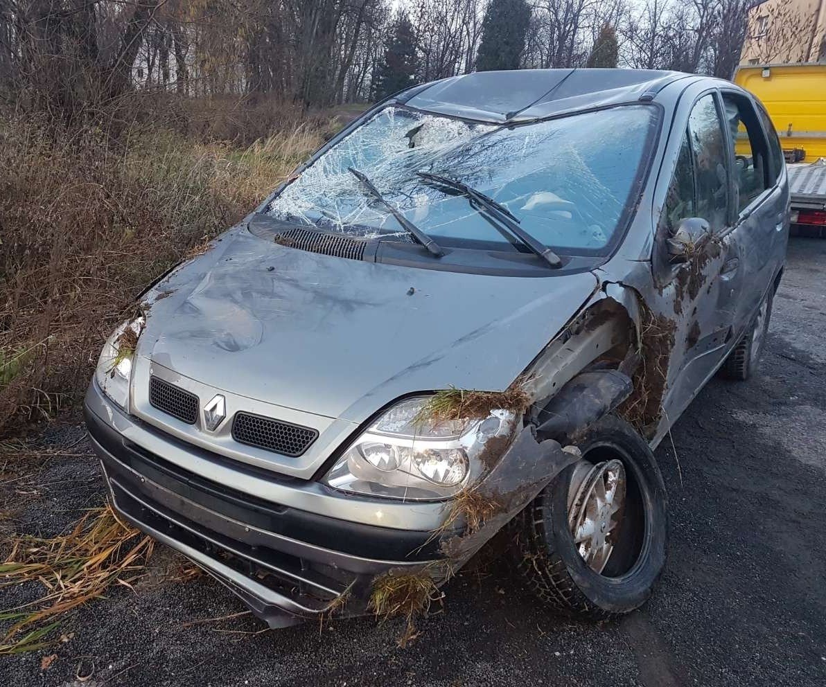 Zasnął za kierownicą a następnie dachował – ZDJĘCIA!