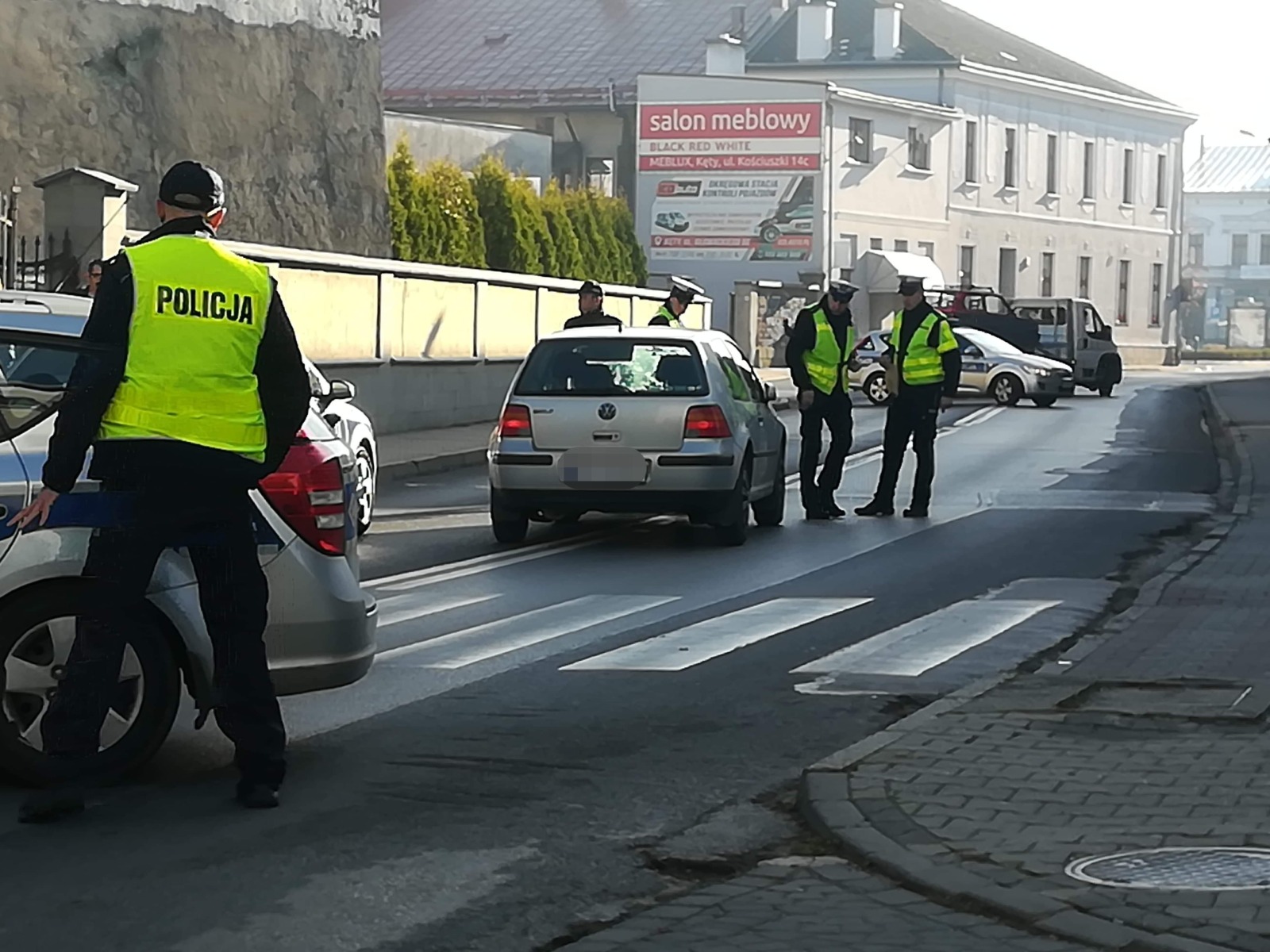 Dwie osoby potrącone na przejściu dla pieszych. Nieprzytomna kobieta trafiła do szpitala – ZDJĘCIA!