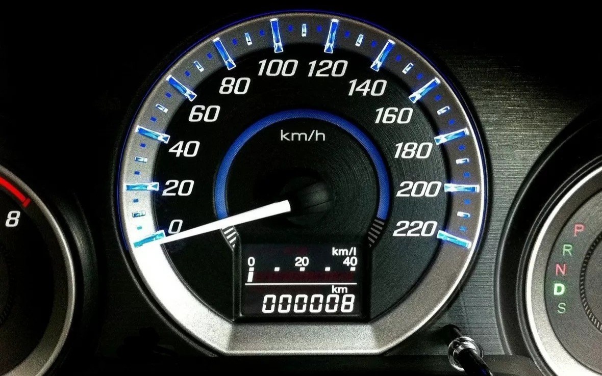 Policjanci ujawnili kolejne pojazdy z przekręconymi drogomierzami